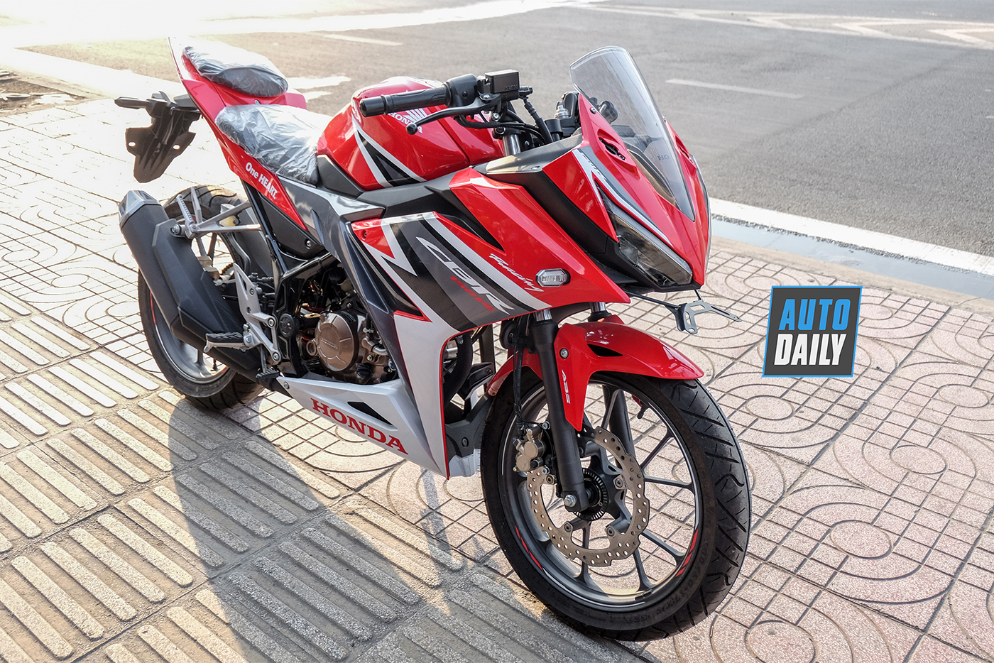 honda-cbr150r-abs-2019-22.jpg