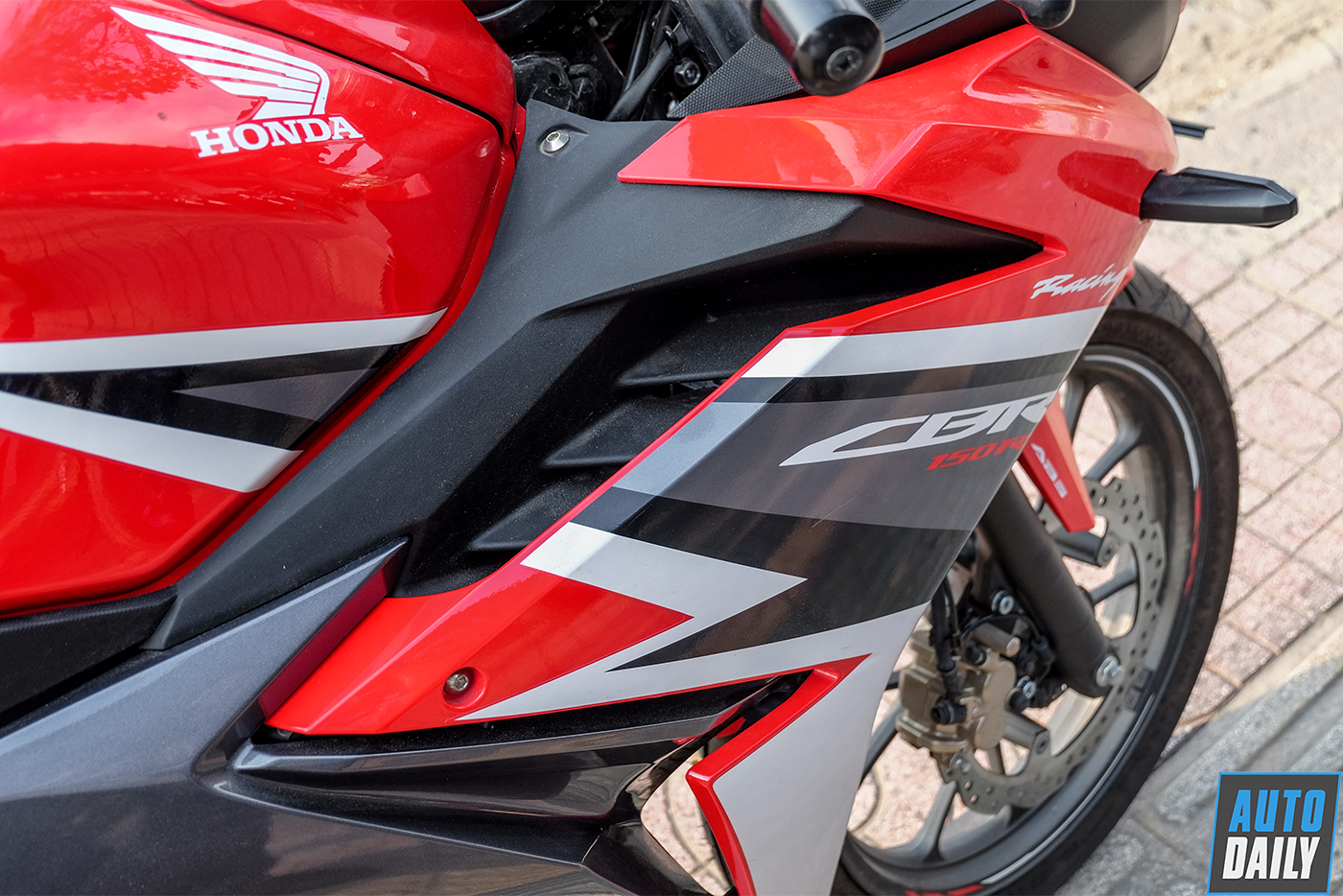 honda-cbr150r-abs-2019-8.jpg