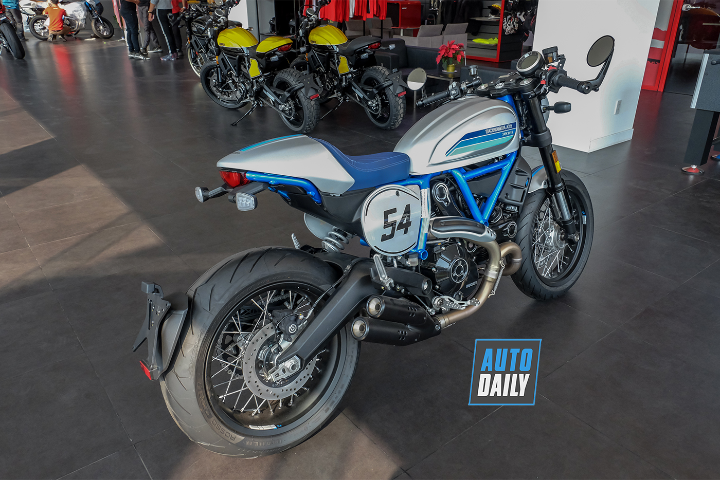 ducati-scrambler-cafe-racer-2019-13.jpg