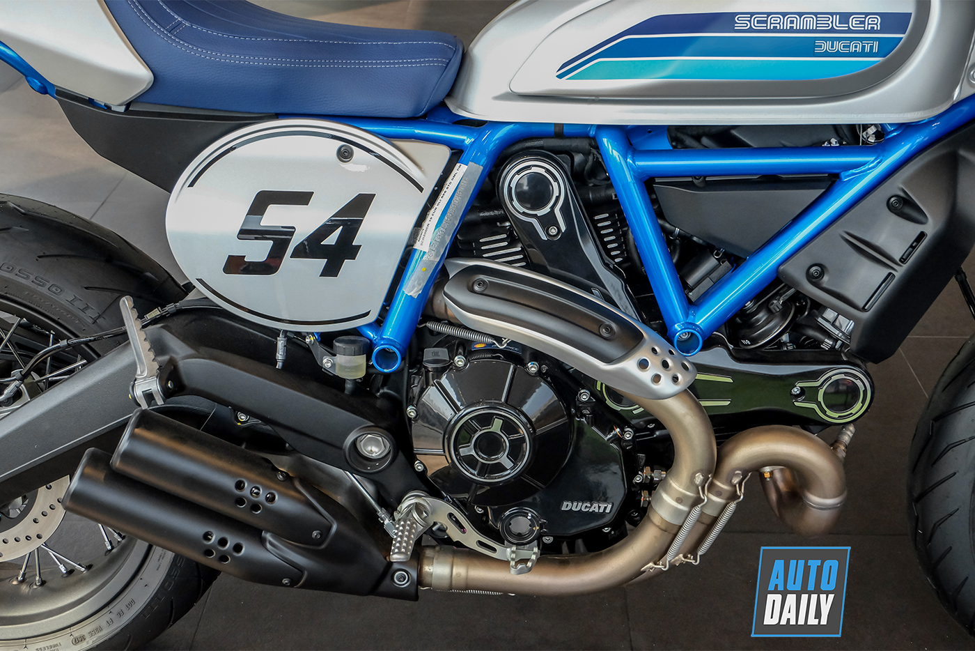 ducati-scrambler-cafe-racer-2019-18.jpg