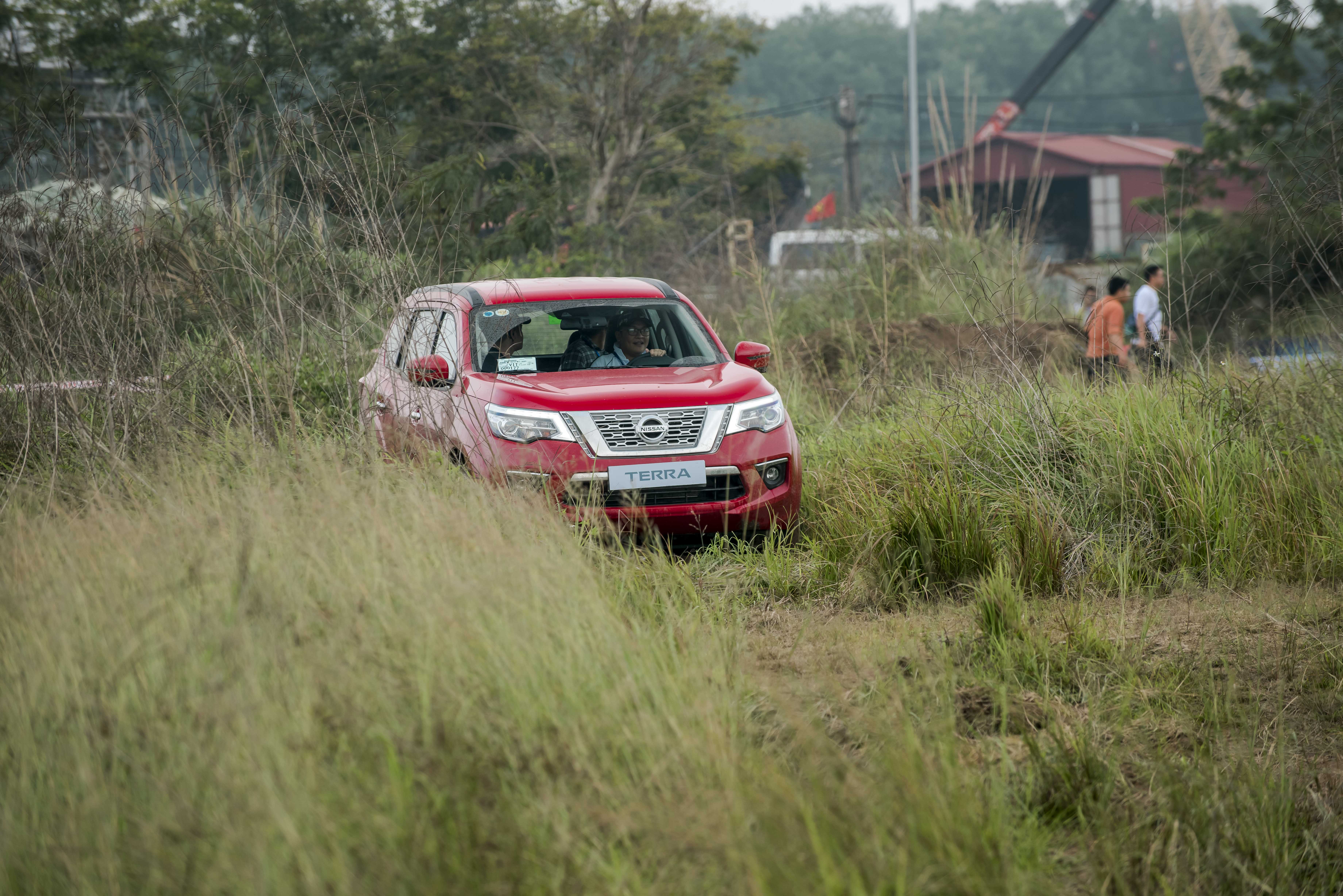 lai-thu-xe-nissan-11.JPG