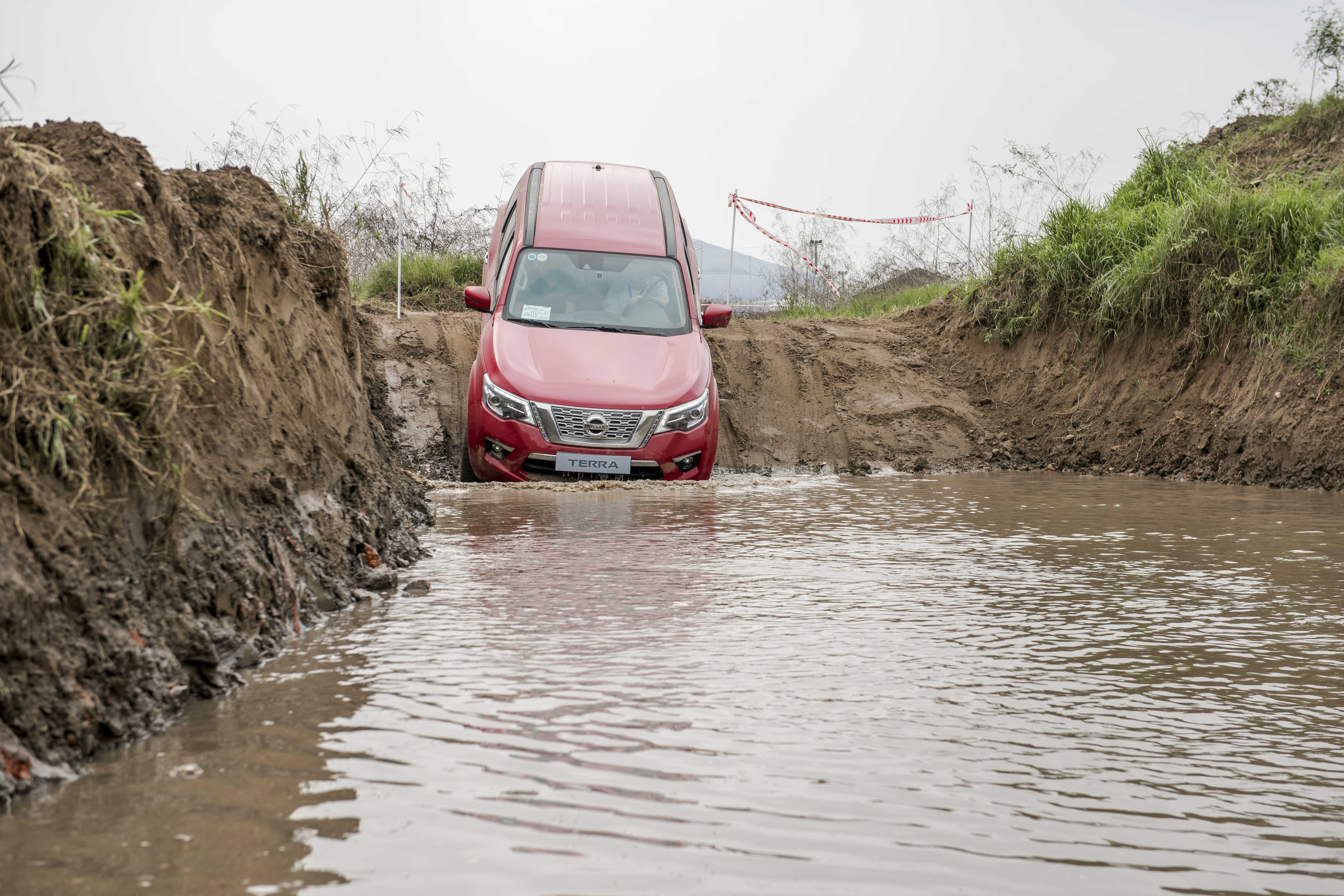 lai-thu-xe-nissan-9.JPG