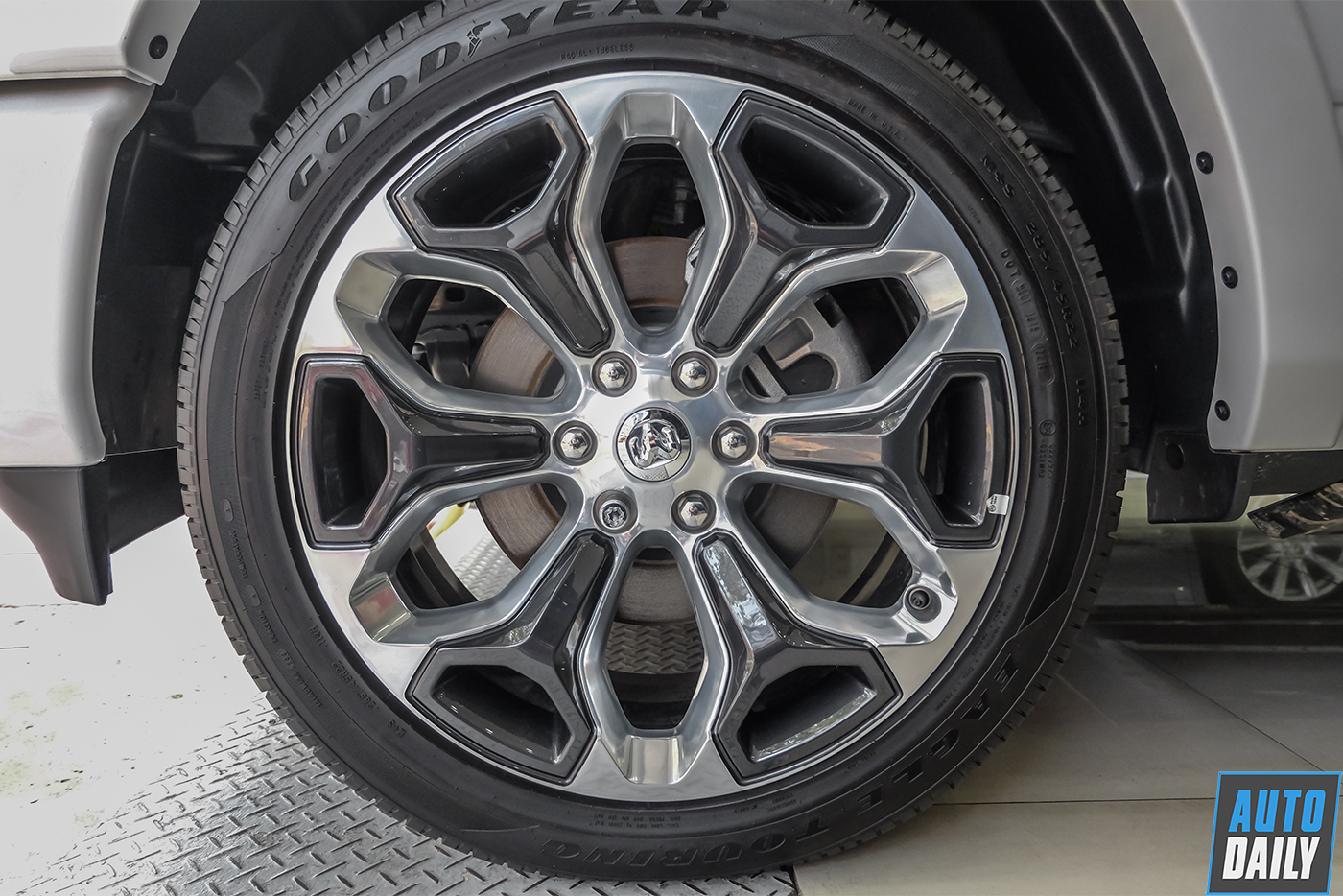 ram-1500-limited-2019-80.jpg