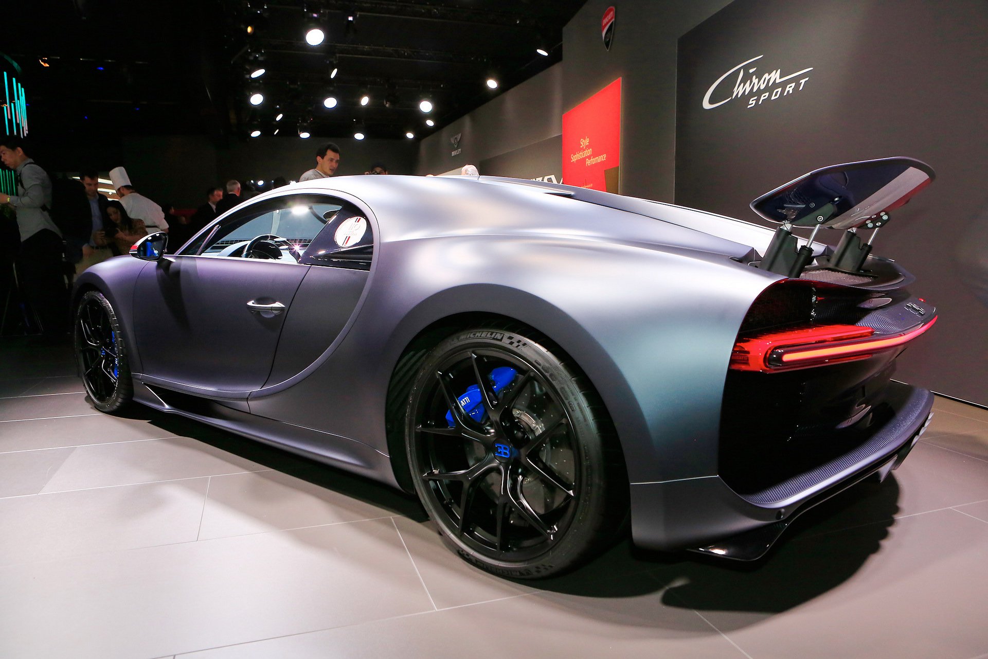 3b25de4c-bugatti-chiron-sport-110-ans-11.jpg