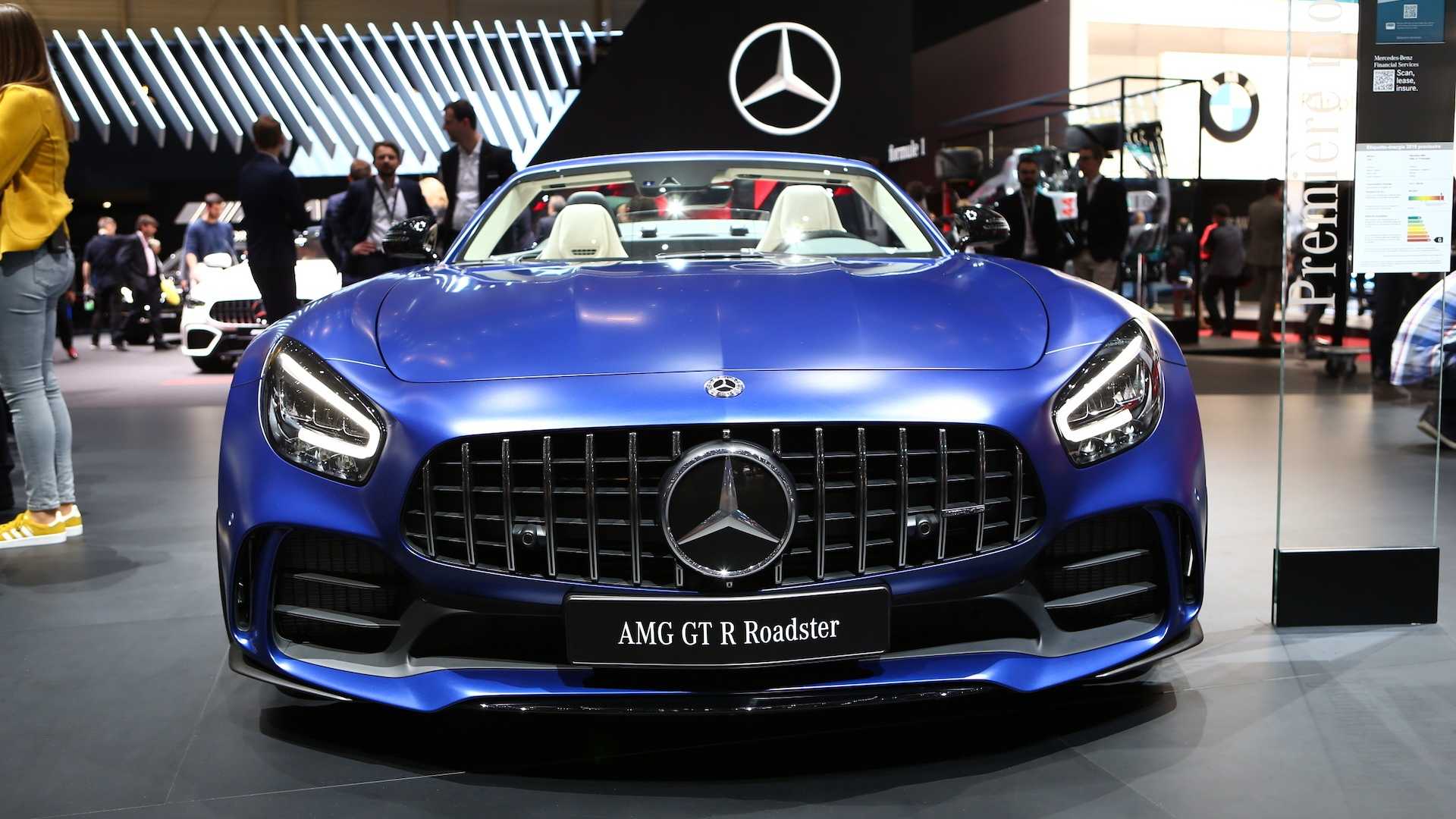 Siêu xe mui trần Mercedes-AMG GT R Roadster lộ diện