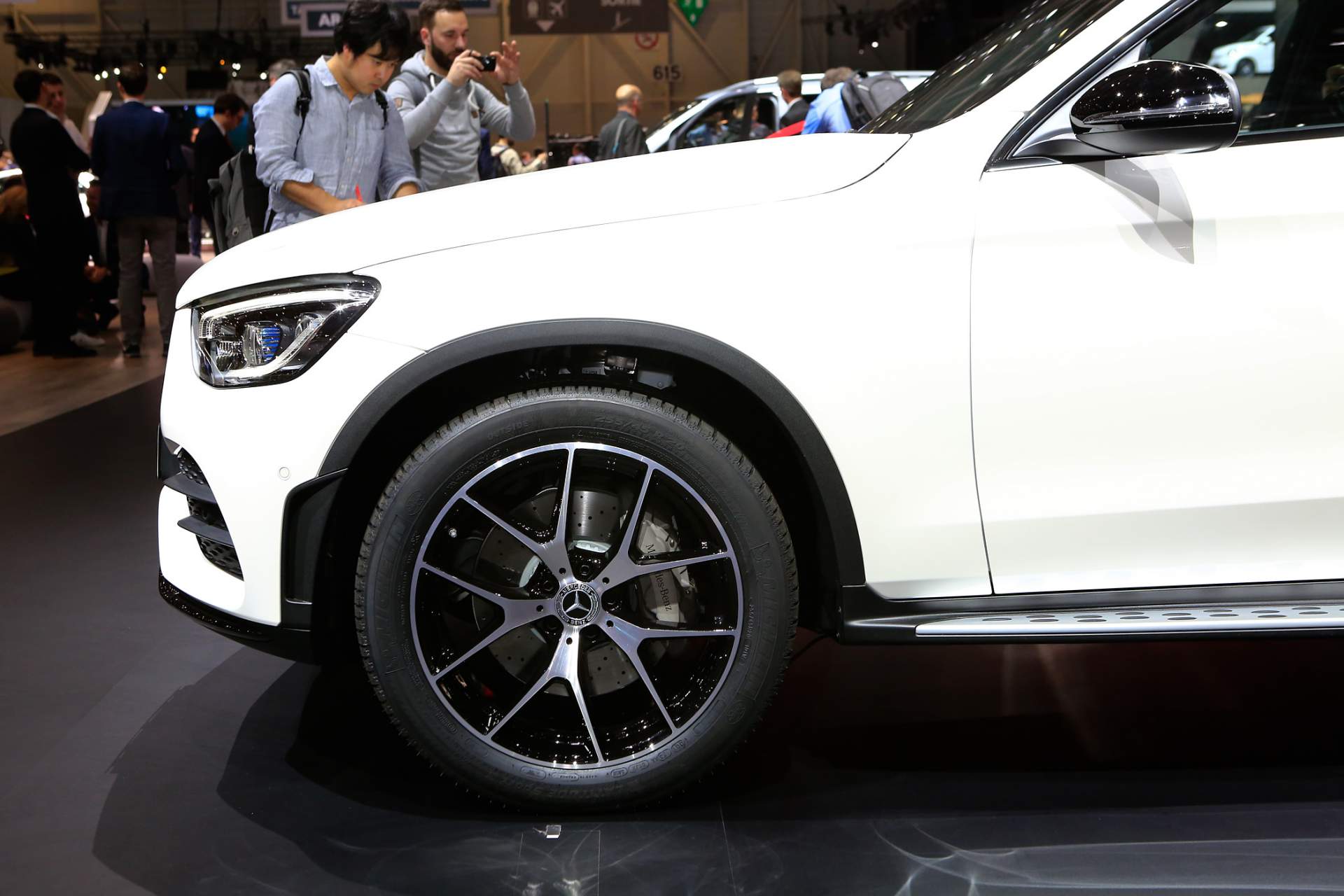 mercedes-benz-glc-20202b33f89b-mercedes-benz-glc-facelift-at-2019-geneva-motor-show-7.jpg