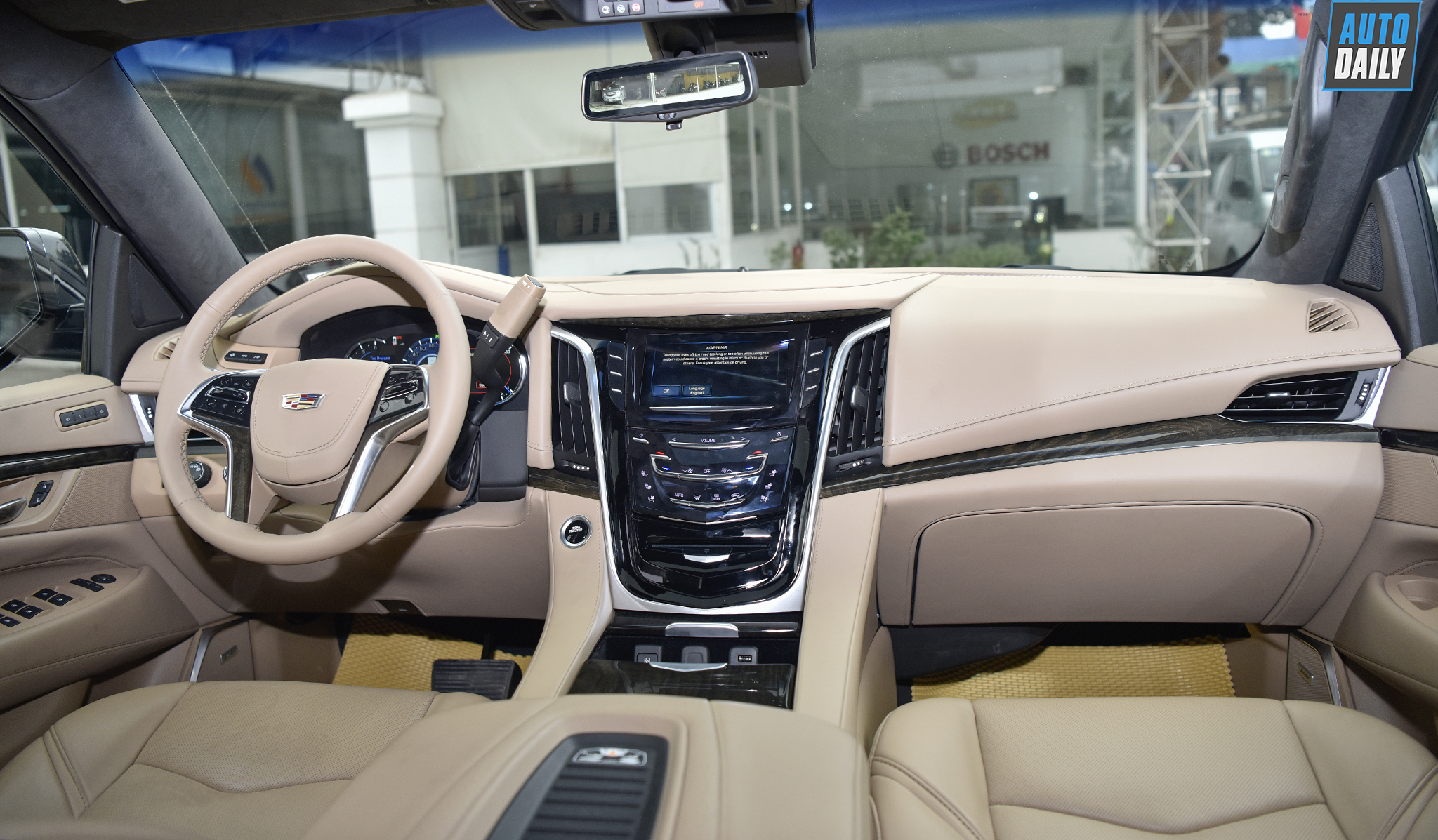 Ảnh chi tiết Cadillac Escalade ESV Platinum 2019 giá hơn 10 tỷ