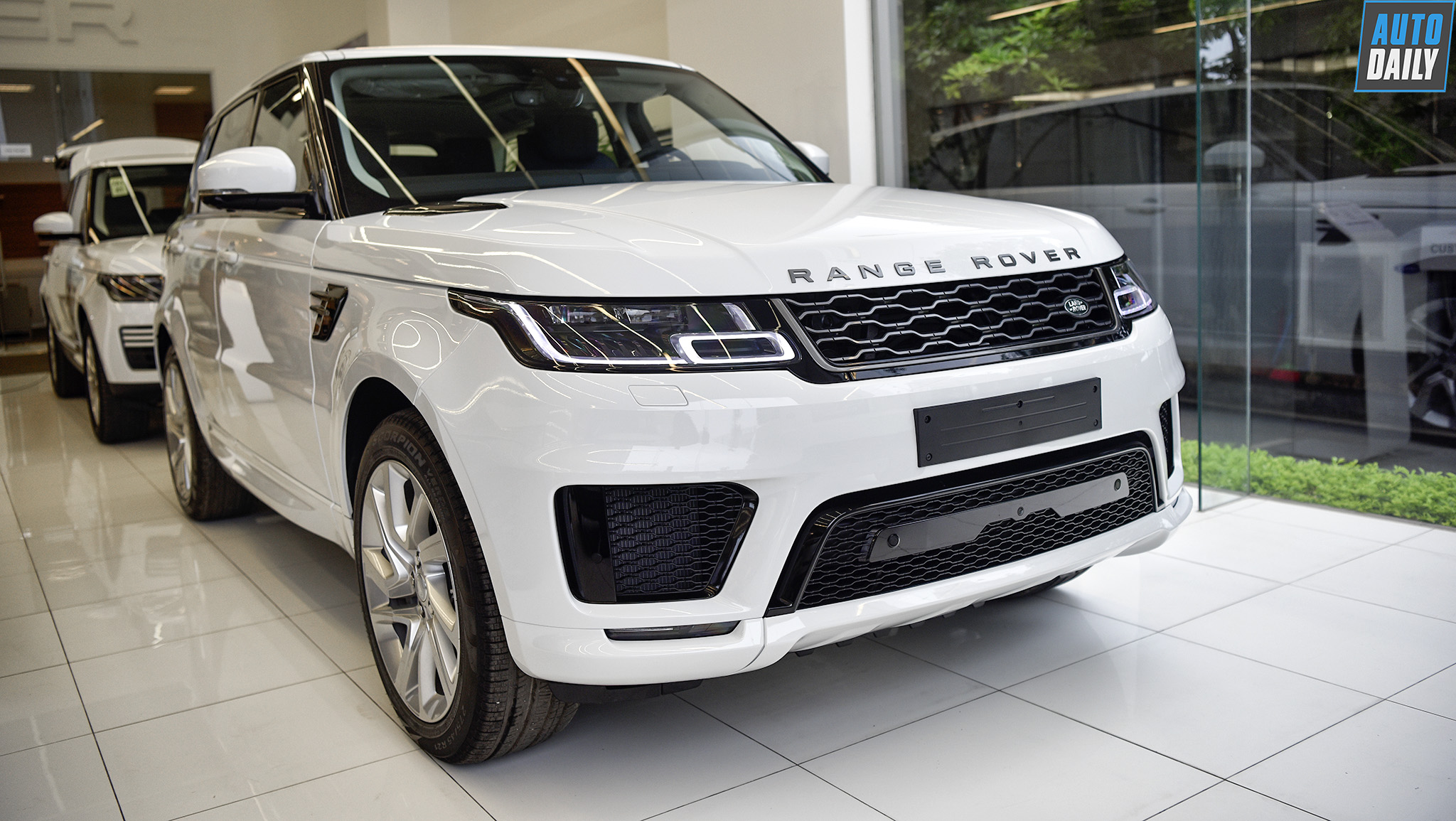 Chi tiết Range Rover Sport HSE 2019 chính hãng giá 6,8 tỷ đồng