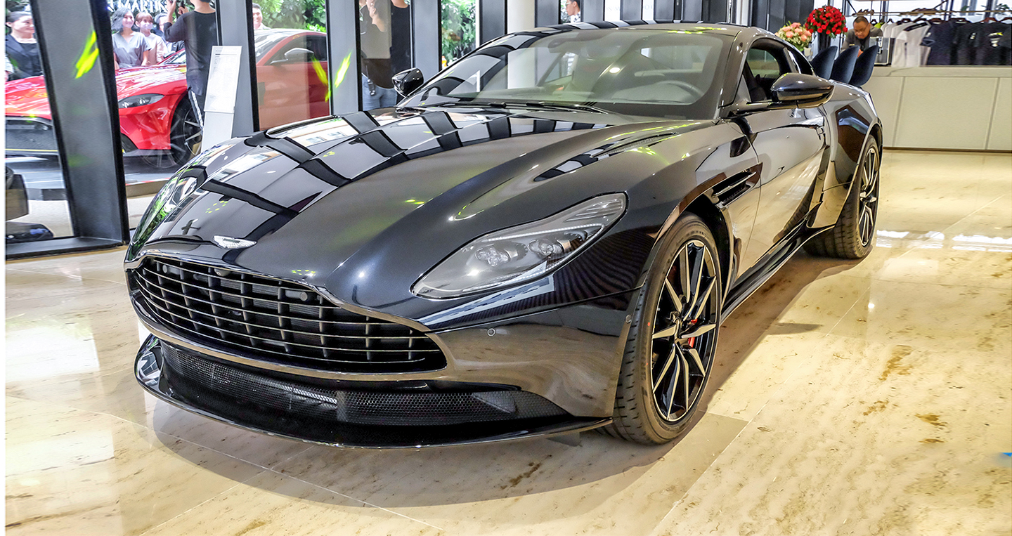 Aston Martin DB11 và Vantage V8 ra mắt tại VN, giá từ 15 tỷ