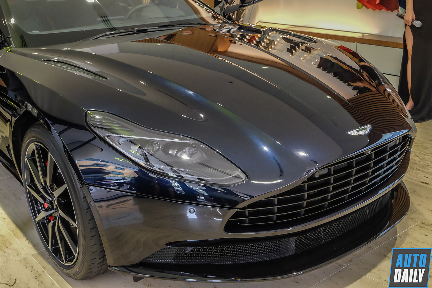 aston-martin-db11-v8-new-20.jpg