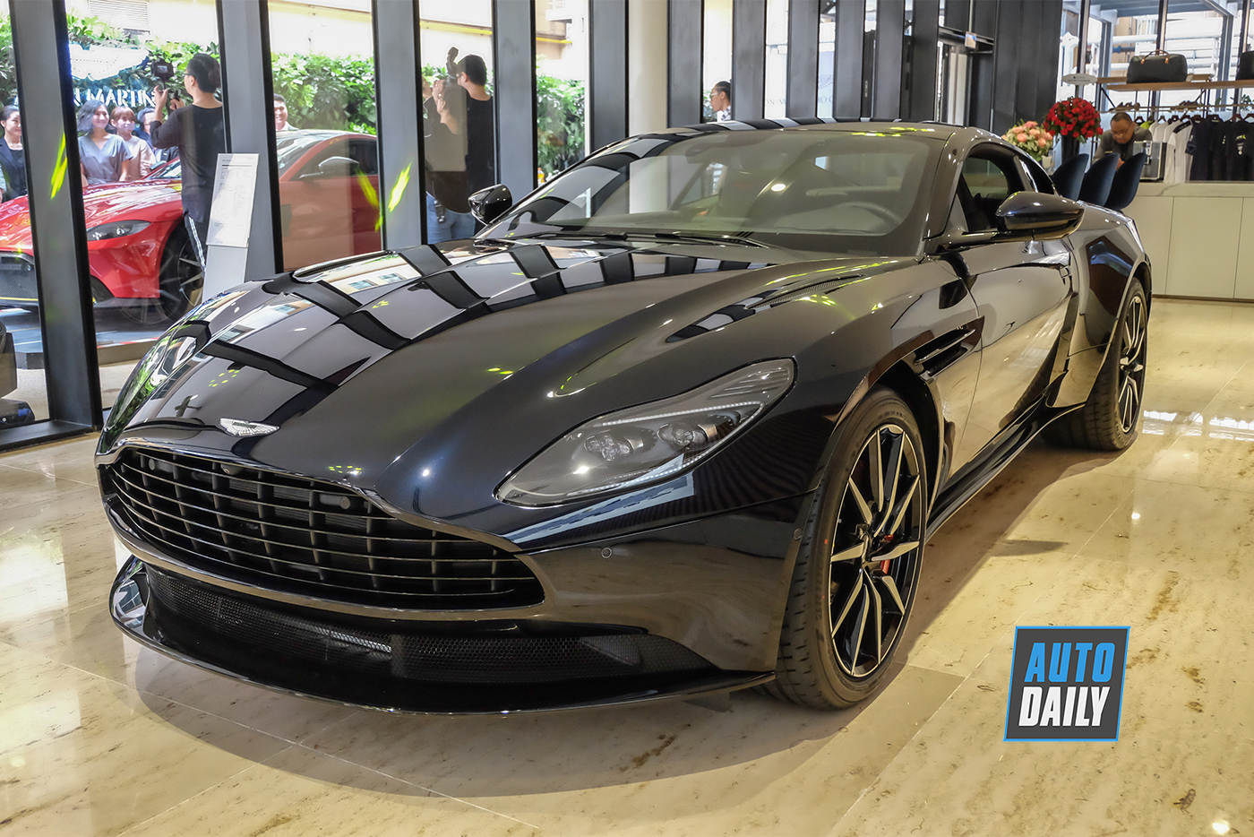 aston-martin-db11-v8-new-31.jpg