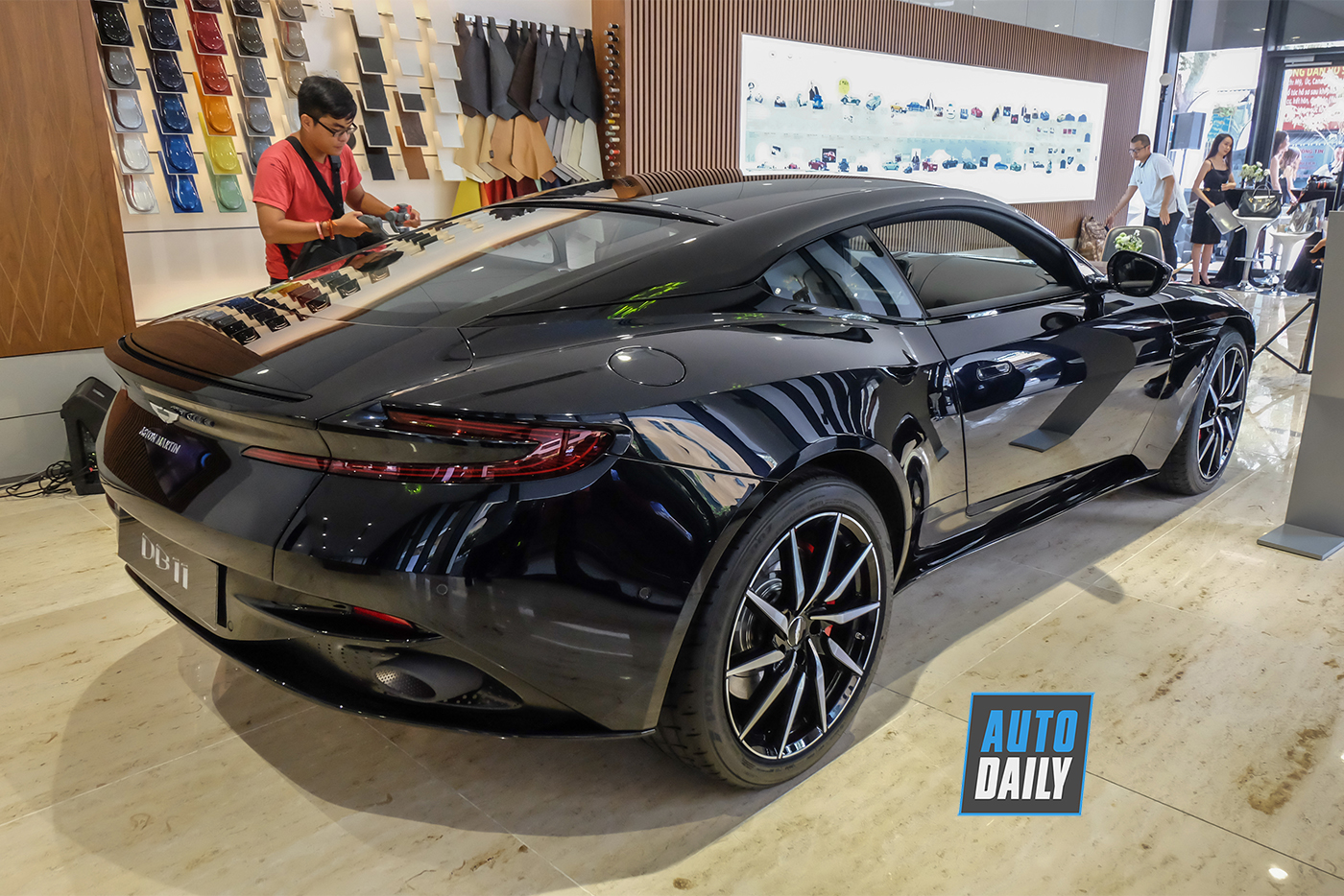 aston-martin-db11-v8-new-36.jpg