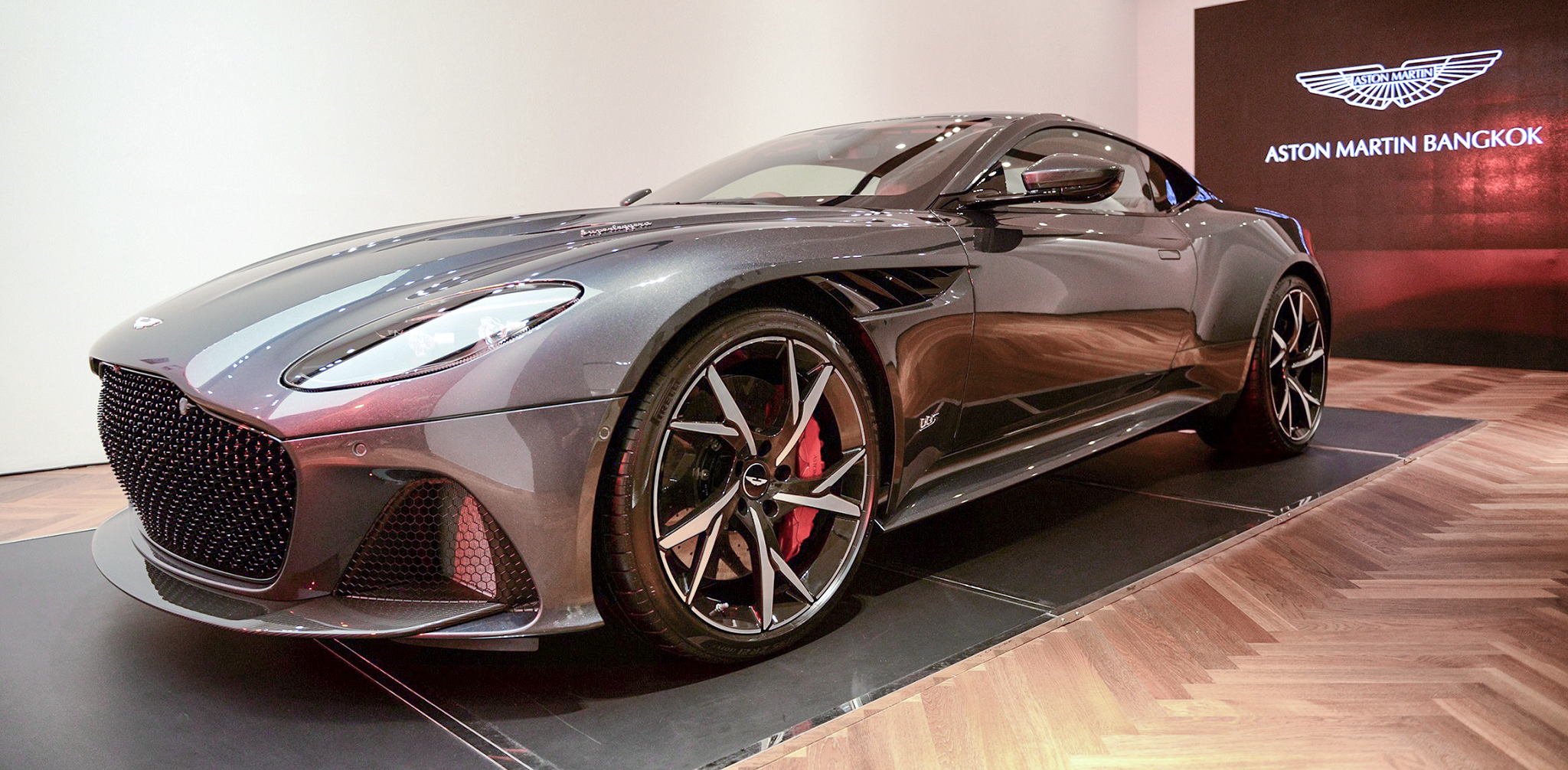 Aston Martin DBS Superleggera ra mắt tại ĐNÁ, giá khoảng 21 tỷ