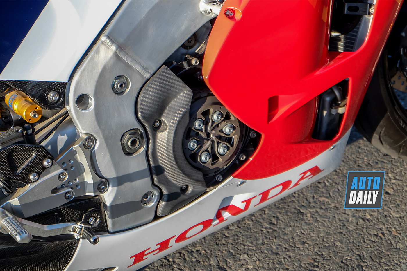 Ảnh chi tiết siêu mô tô Honda RC213V-S honda-rc213v-s-33.jpg