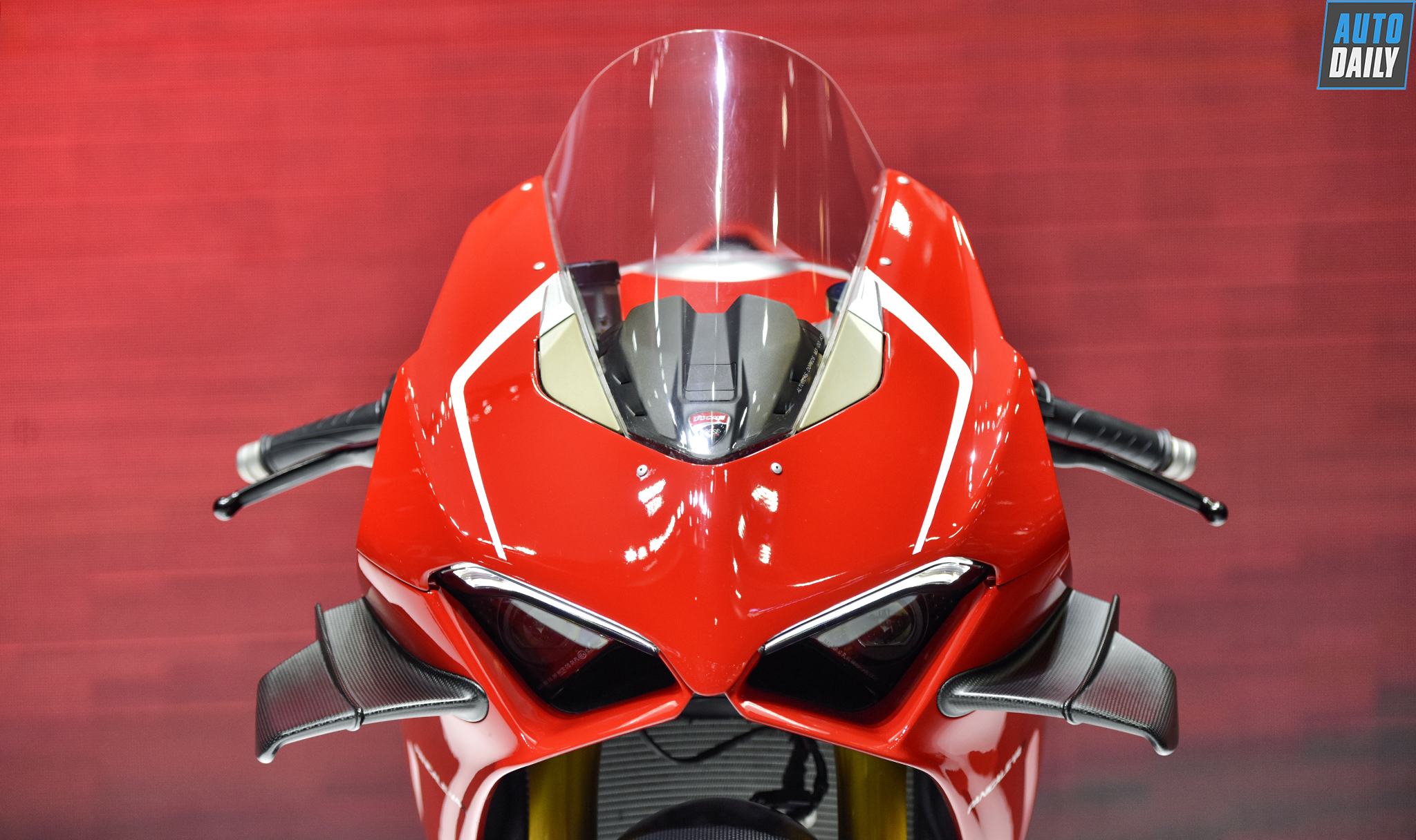 ducati-panigale-v4r-17.jpg