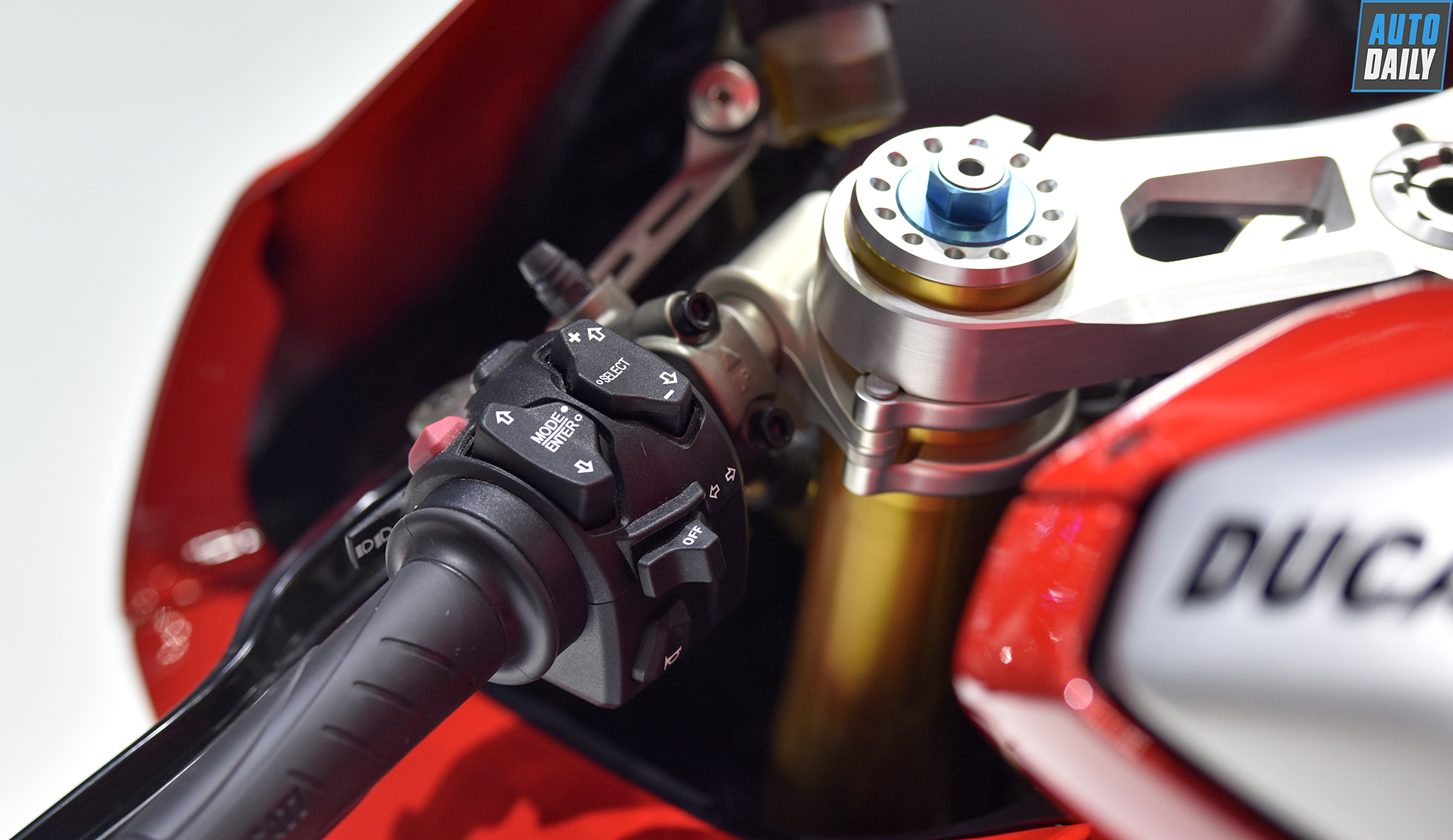 ducati-panigale-v4r-21.jpg