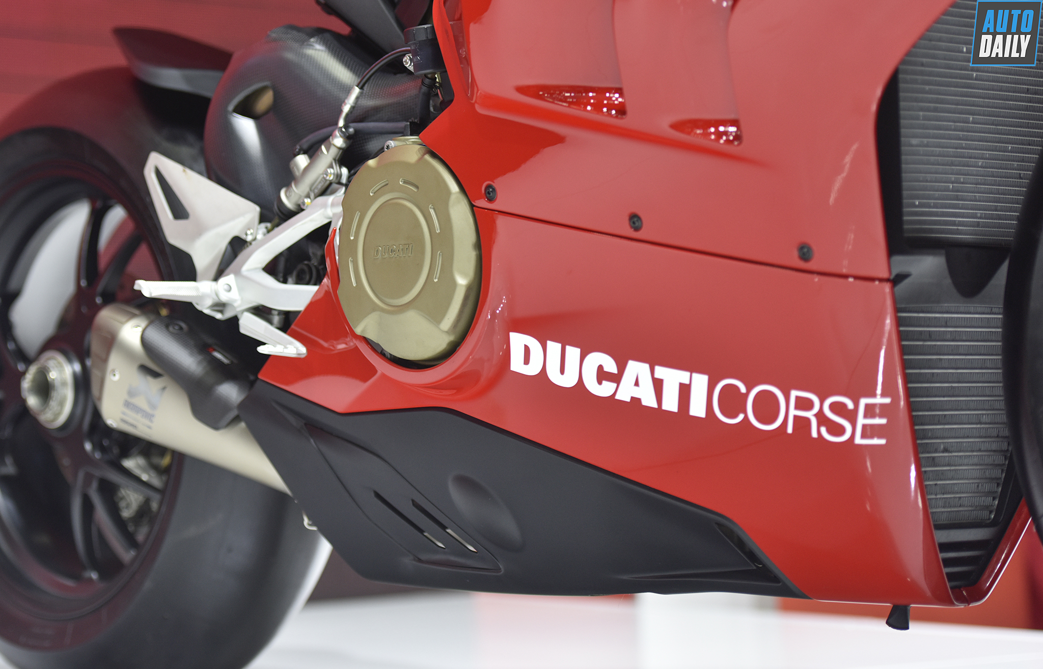 ducati-panigale-v4r-26.jpg