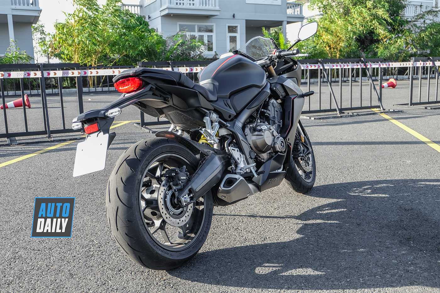 honda-cbr650r-2019-12.jpg