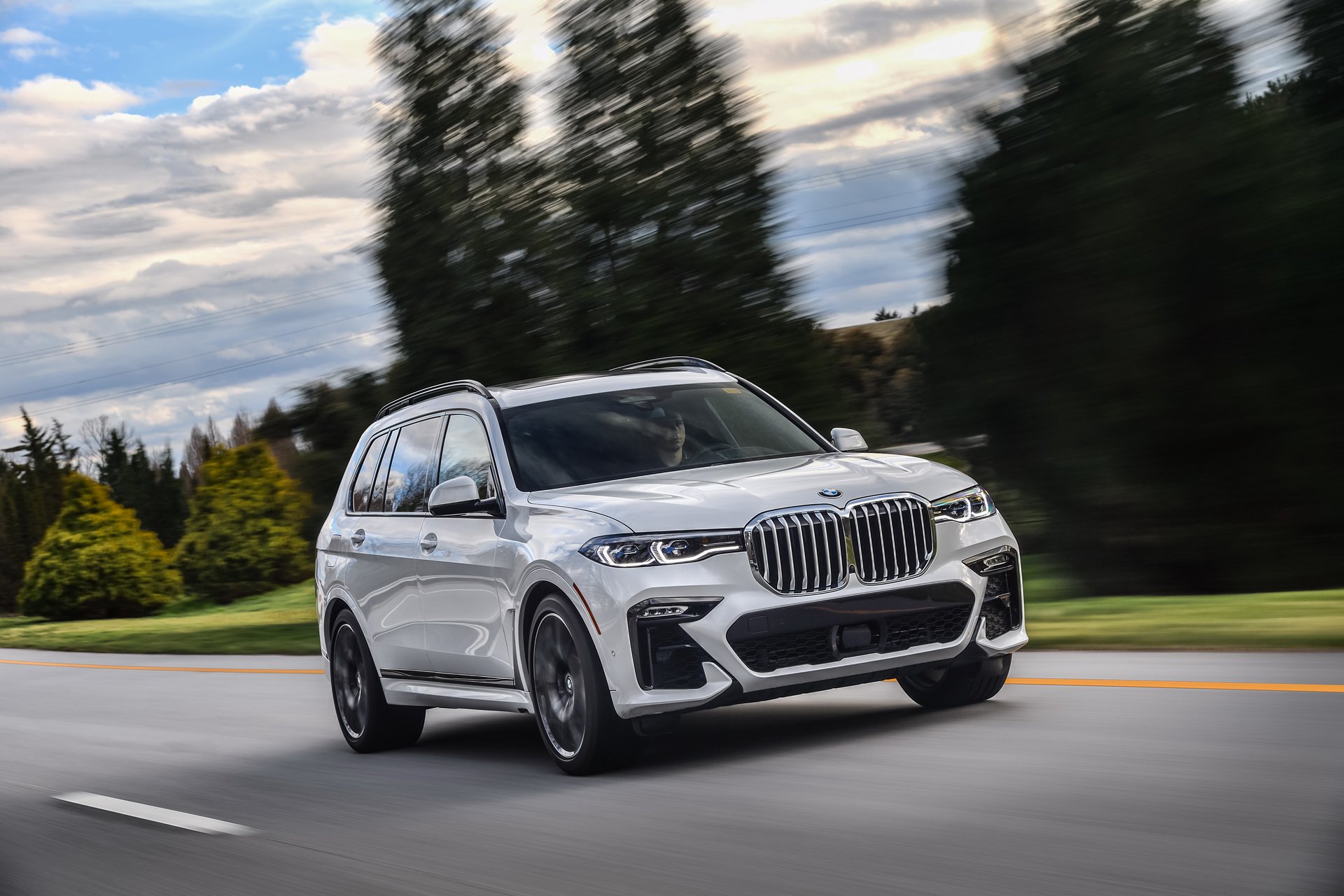 2019-bmw-x7-01.jpg