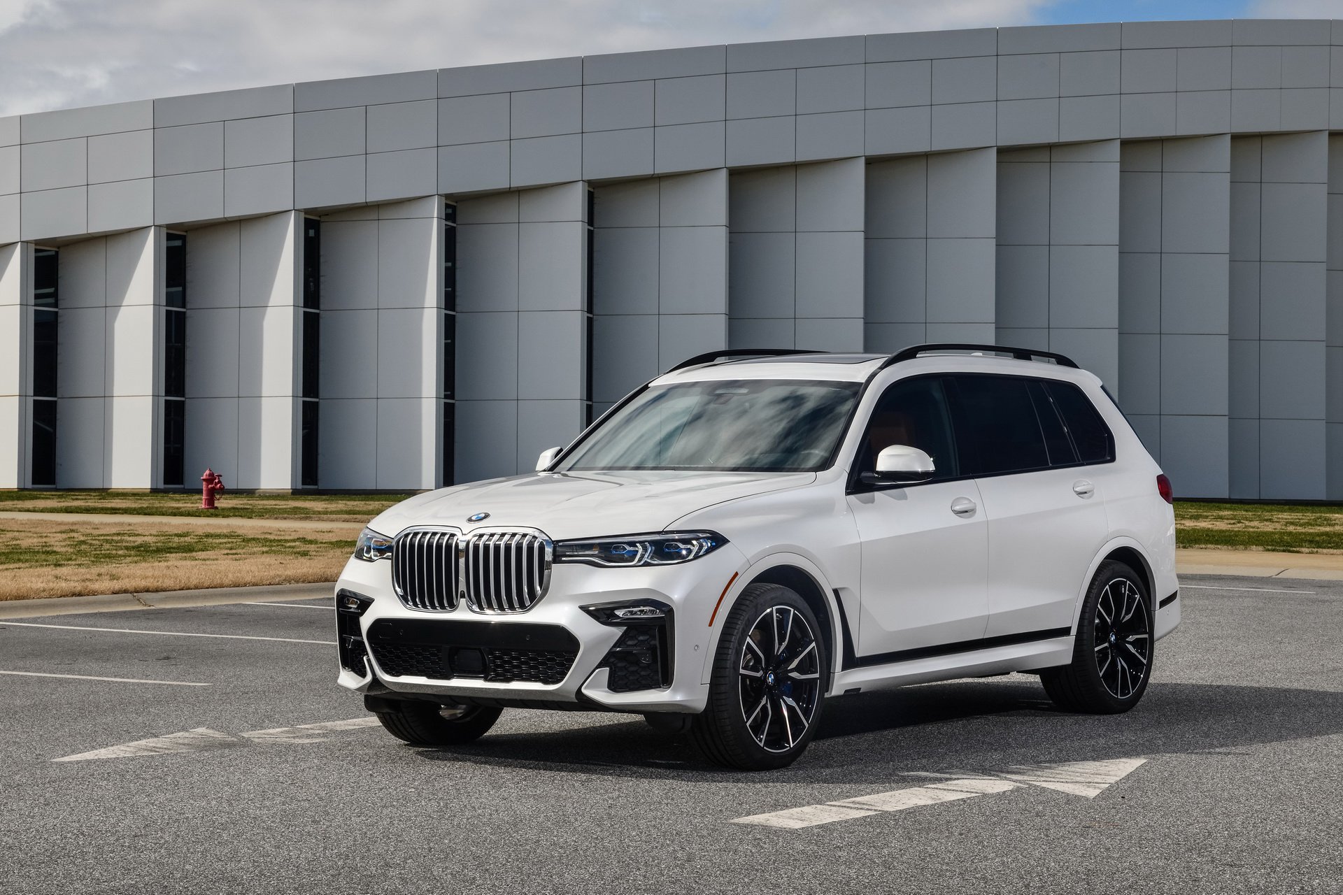 2019-bmw-x7-03.jpg