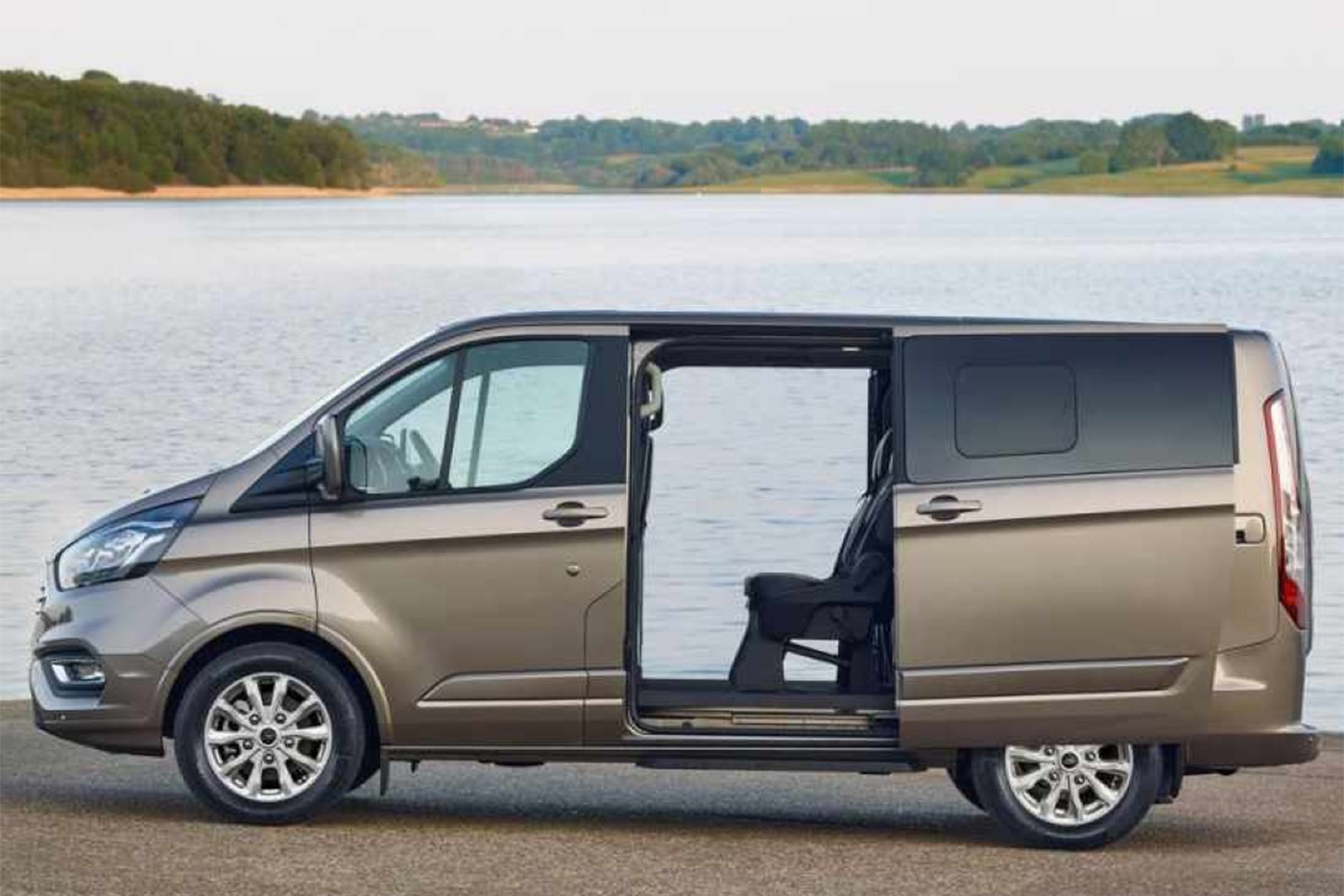 2019-ford-tourneo-custom-price.jpg