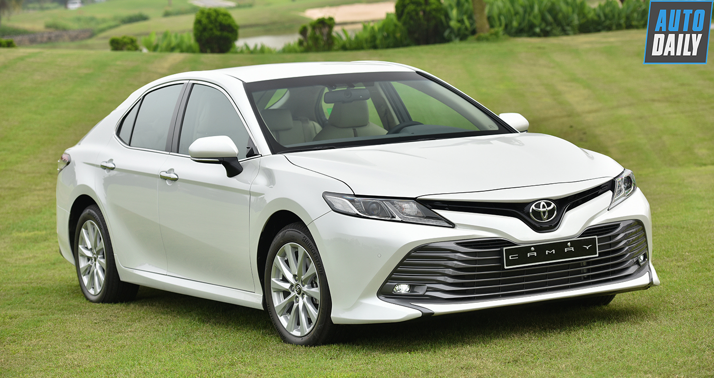 Toyota Camry 2019 nhập Thái lộ giá bán chỉ 1,029 tỷ
