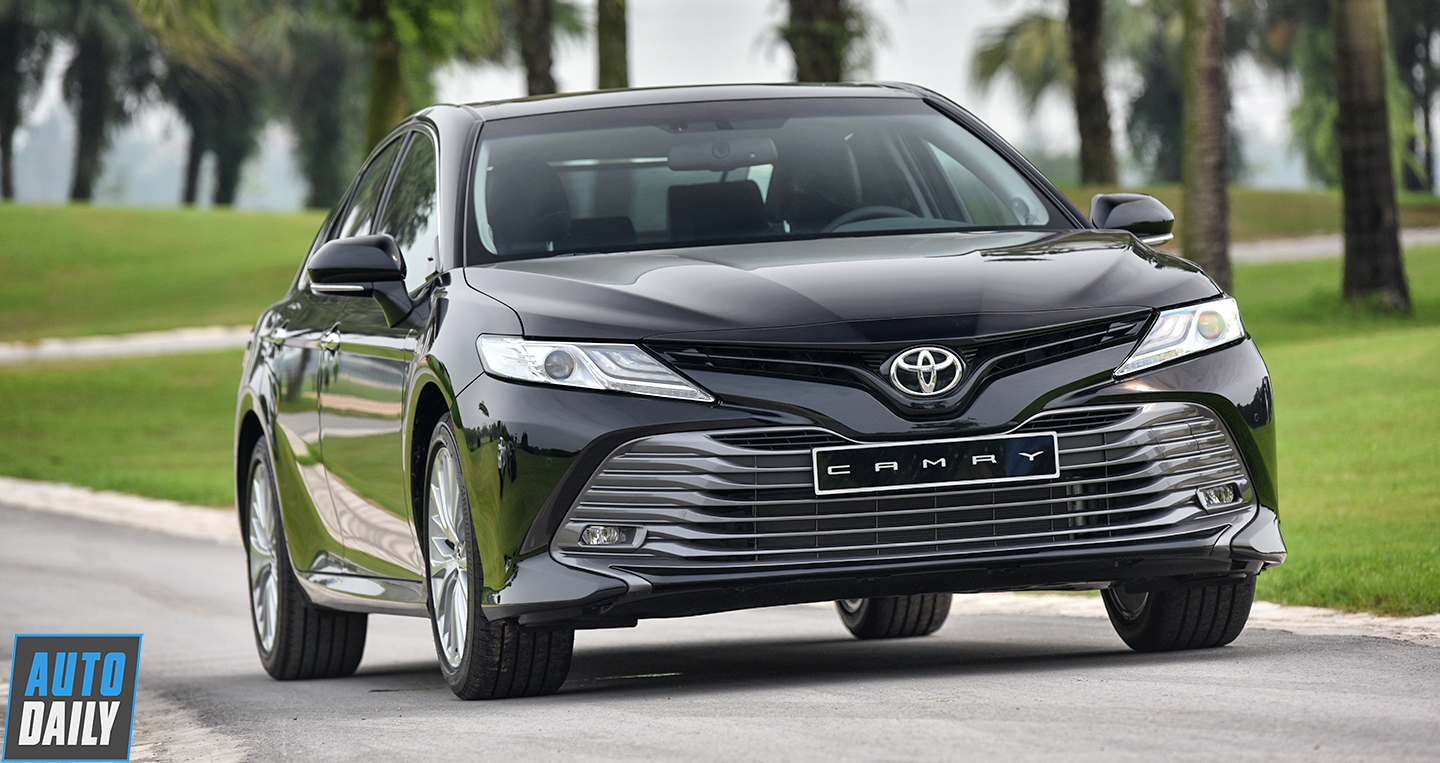 Toyota Camry 2019 có giá bán chính thức cao nhất 1,235 tỷ
