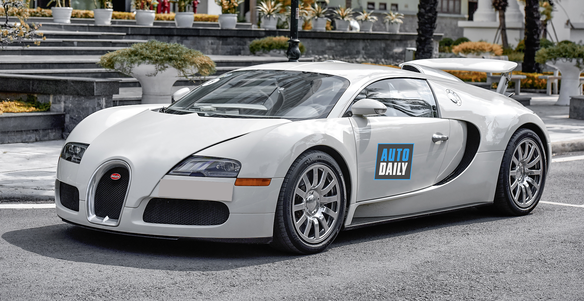 Bugatti Veyron là siêu xe có giá tính PTB cao nhất Việt Nam