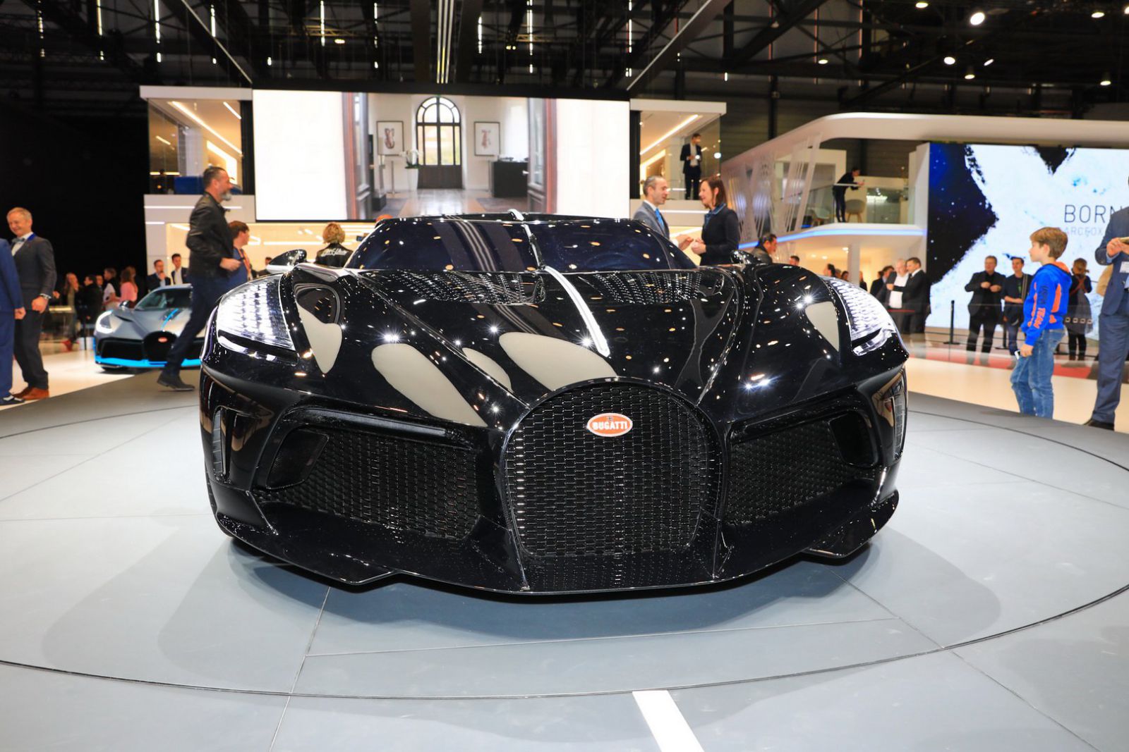 3640740e-bugatti-la-voiture-noire-cr7-1.jpg