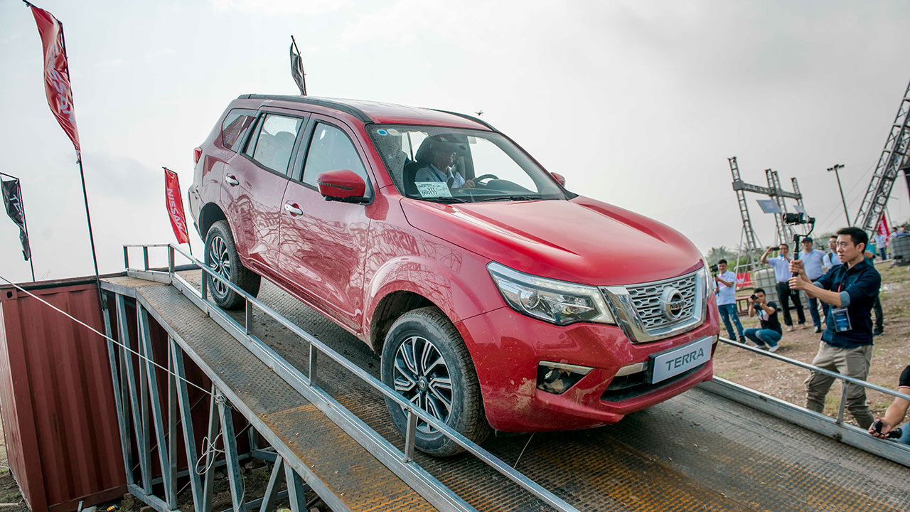 Nissan Việt Nam giảm giá gần 30 triệu đồng cho mẫu SUV 7 chỗ Terra