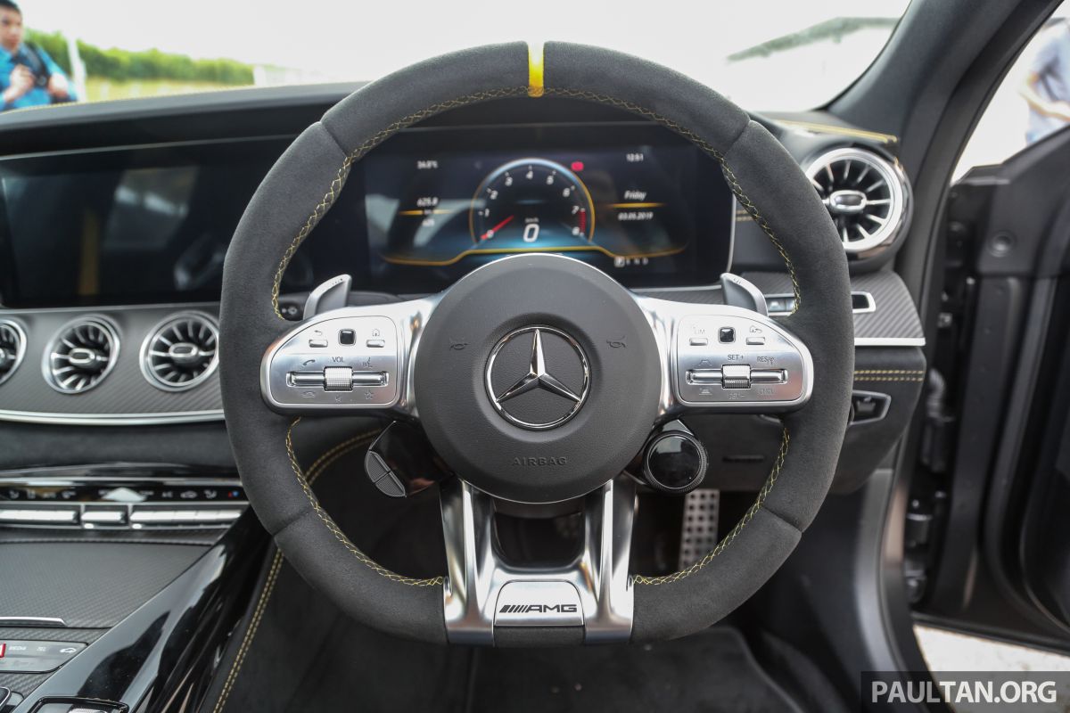 mercedes-amg-gt-63s-4matic-4door-int-3-1200x800.jpg