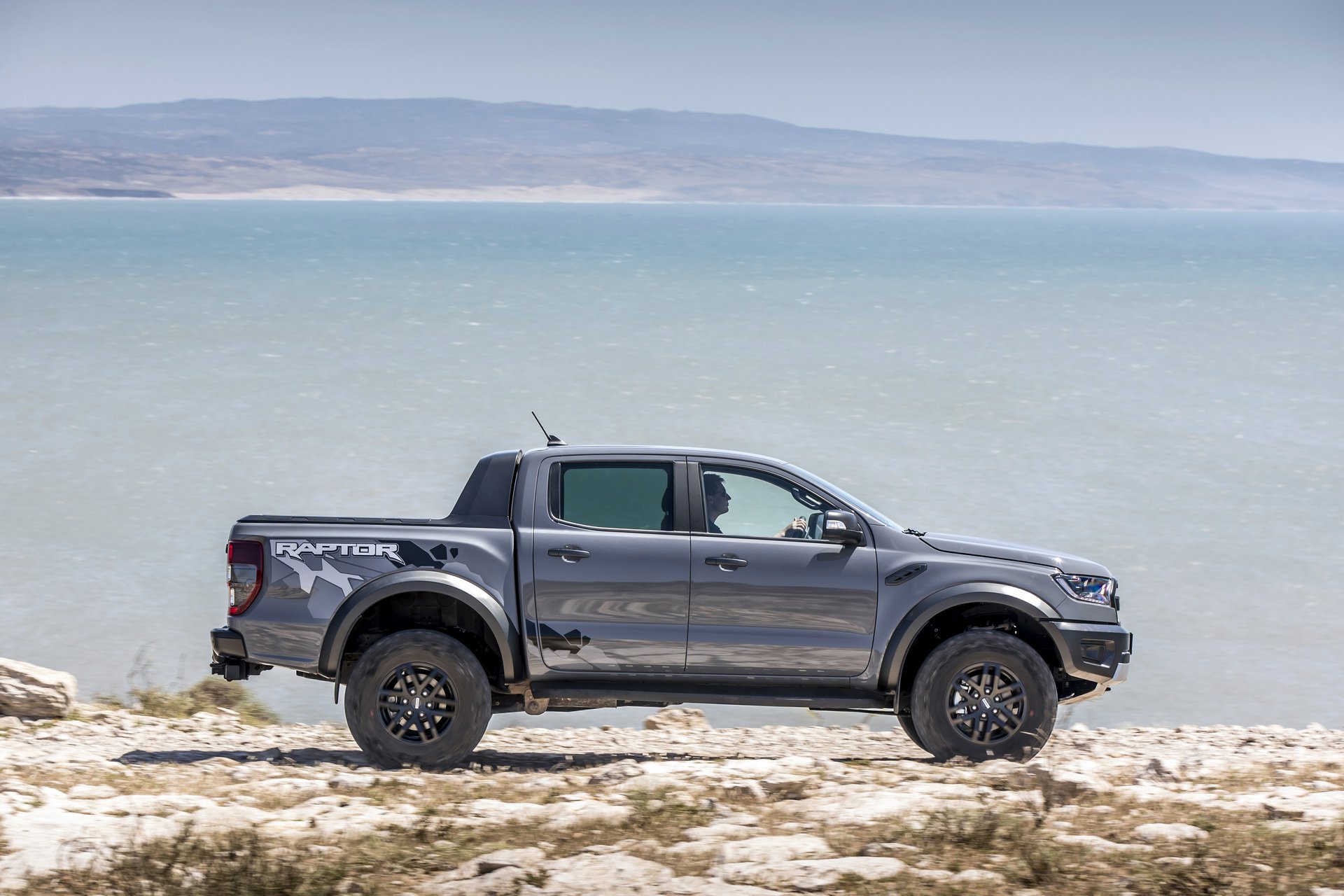 2019-ranger-raptor-12.jpg