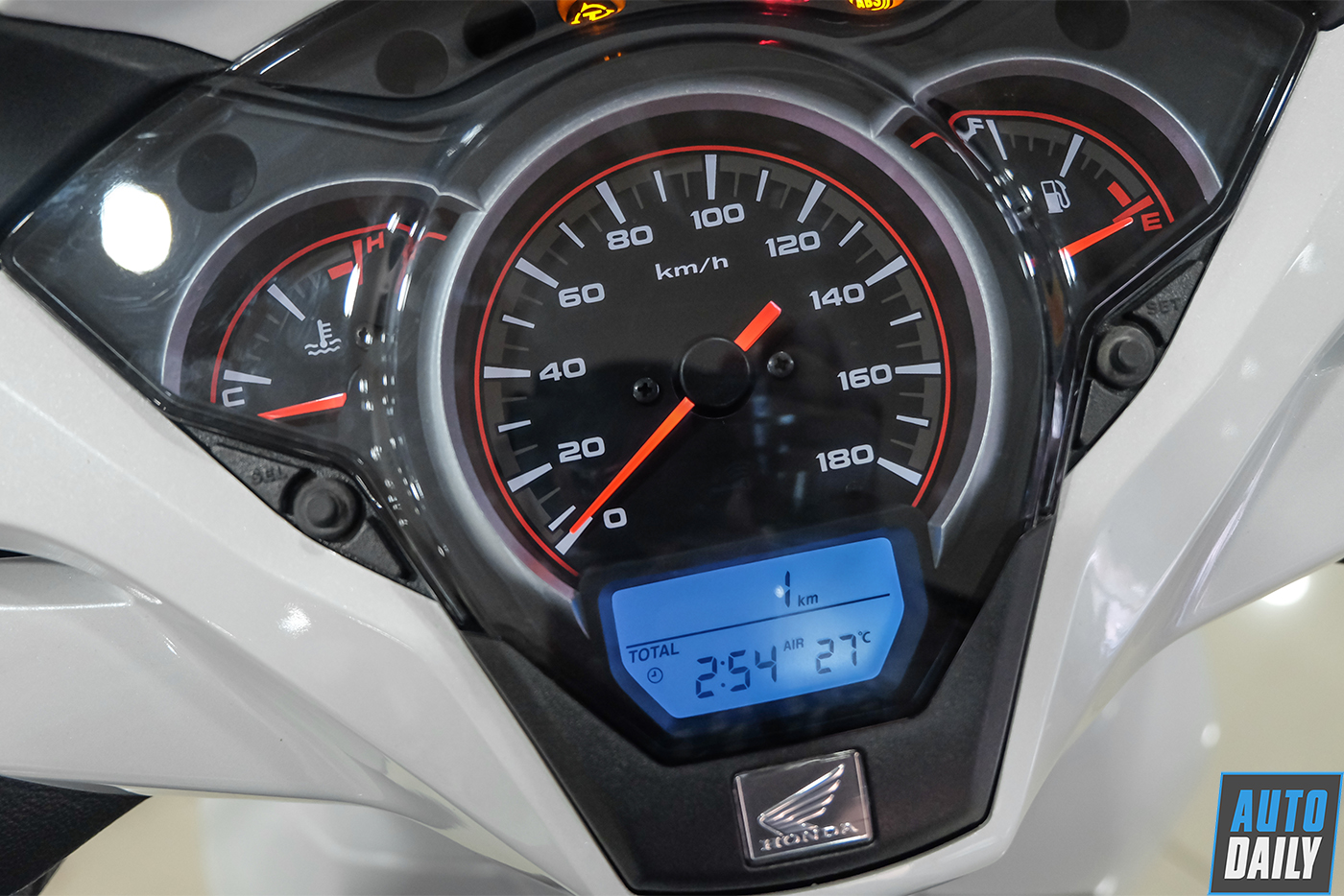 honda-sh300i-2019-13.jpg