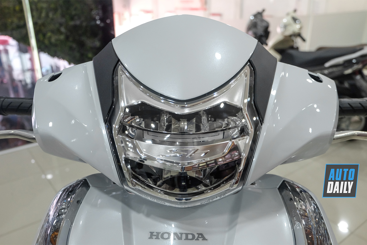 honda-sh300i-2019-2.jpg