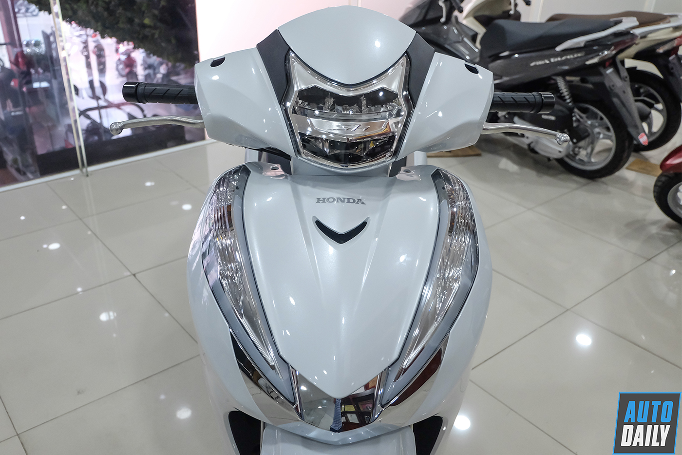 honda-sh300i-2019-3.jpg