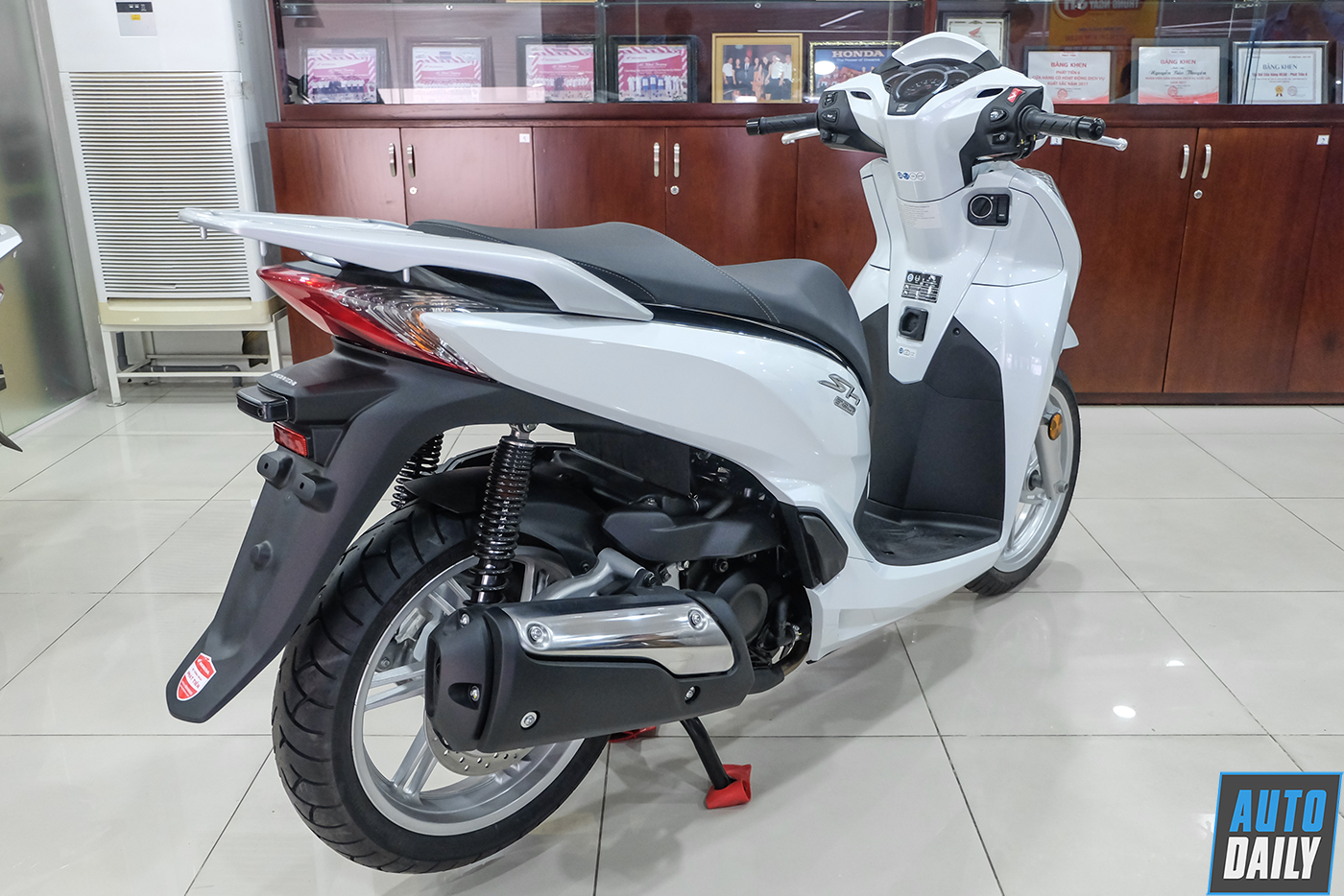 honda-sh300i-2019-30.jpg