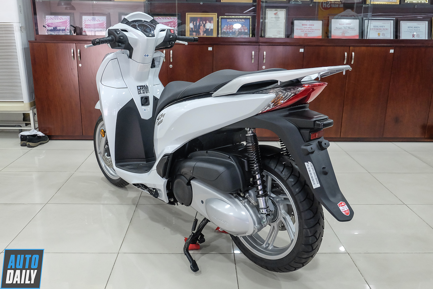 honda-sh300i-2019-31.jpg