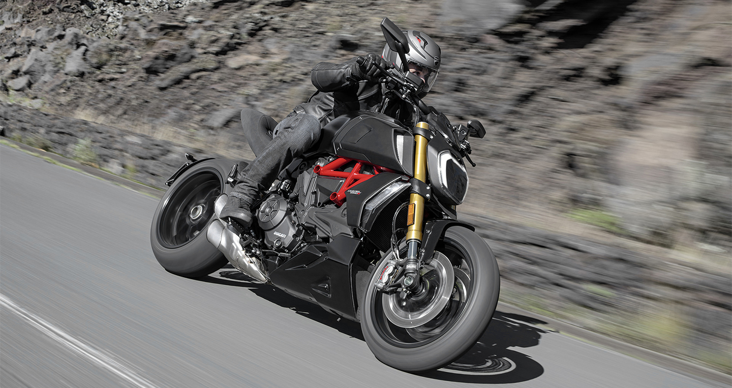 2019-ducati-diavel-1260-2.jpg