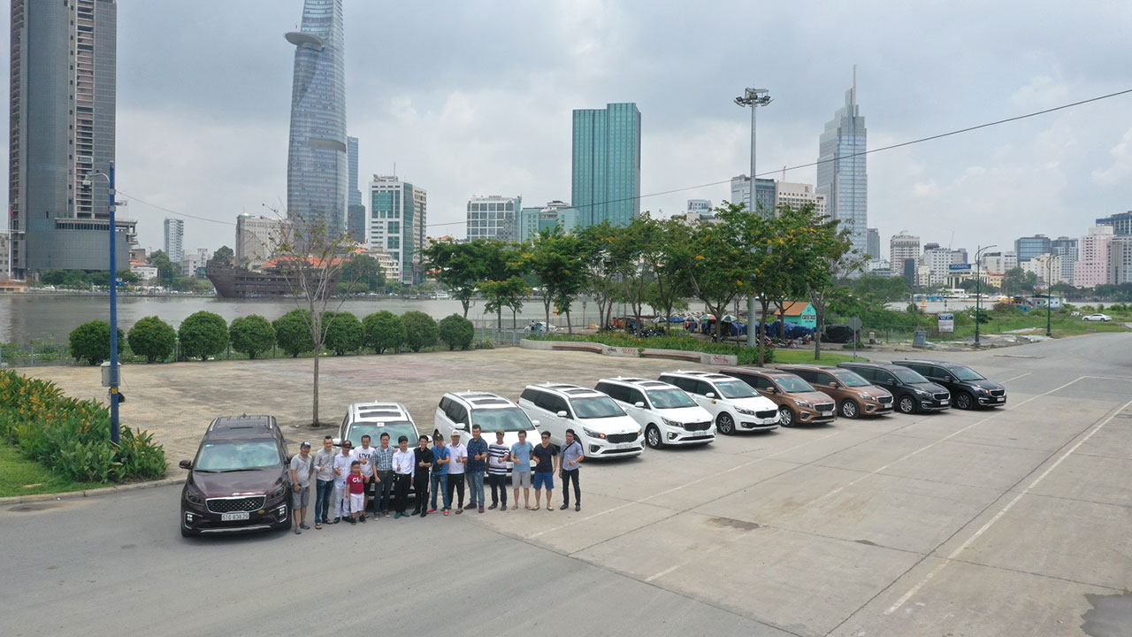 Dàn xe Kia Sedona offline tại TP.HCM