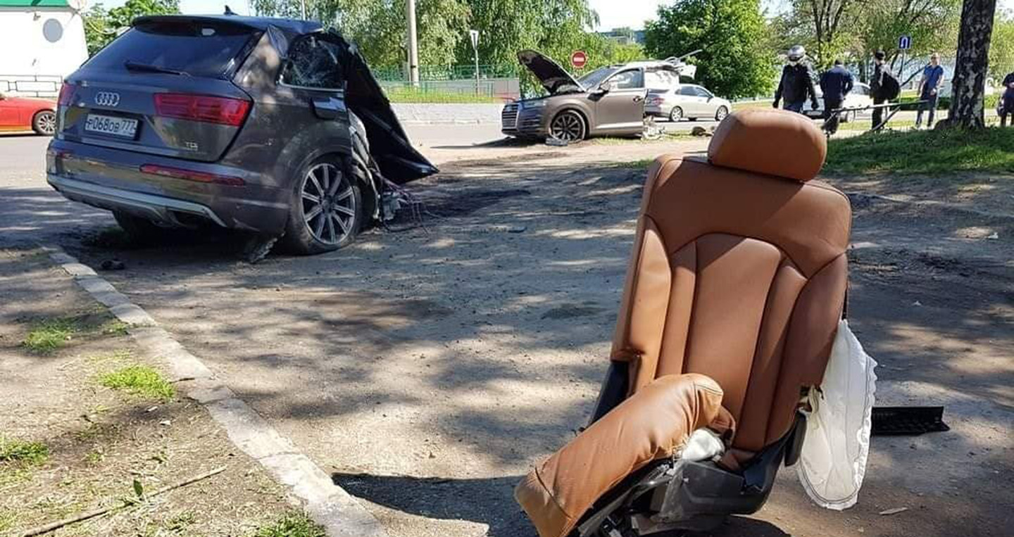 Audi Q7 gãy đôi sau tai nạn, tài xế không hề hấn gì