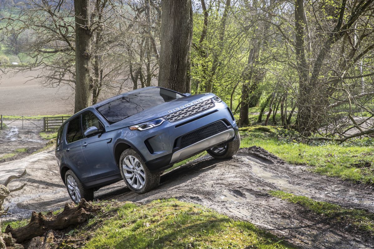 2020-land-rover-discovery-sport-28-1200x800.jpg