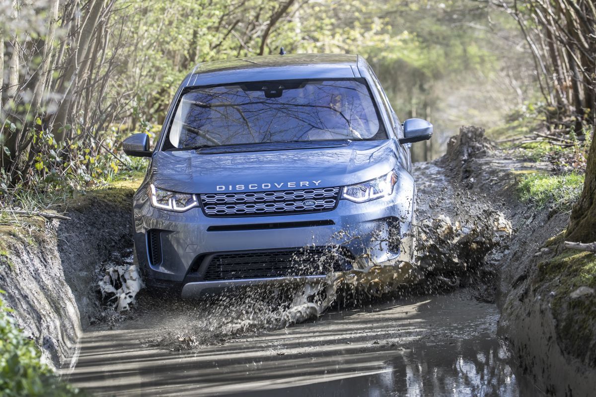 2020-land-rover-discovery-sport-32-1200x800.jpg