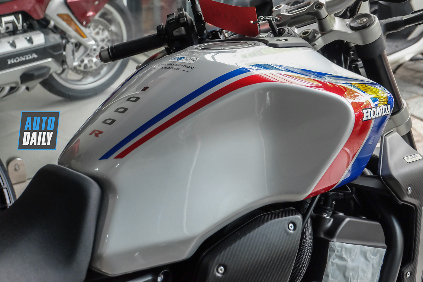 honda-cb1000r-plus-limited-edition-2019-32.jpg