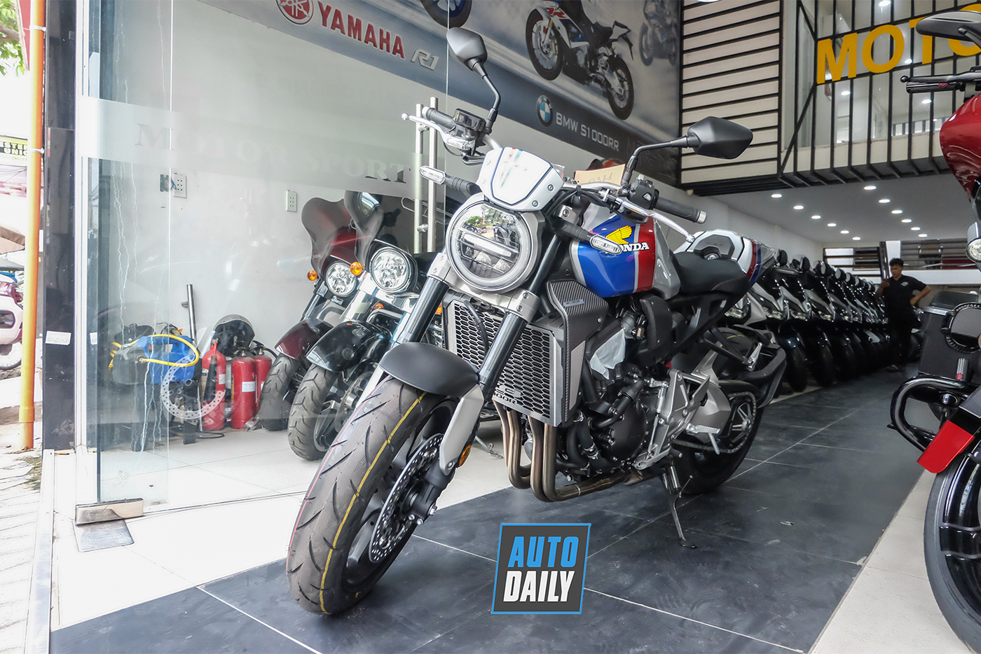 honda-cb1000r-plus-limited-edition-2019-4.jpg