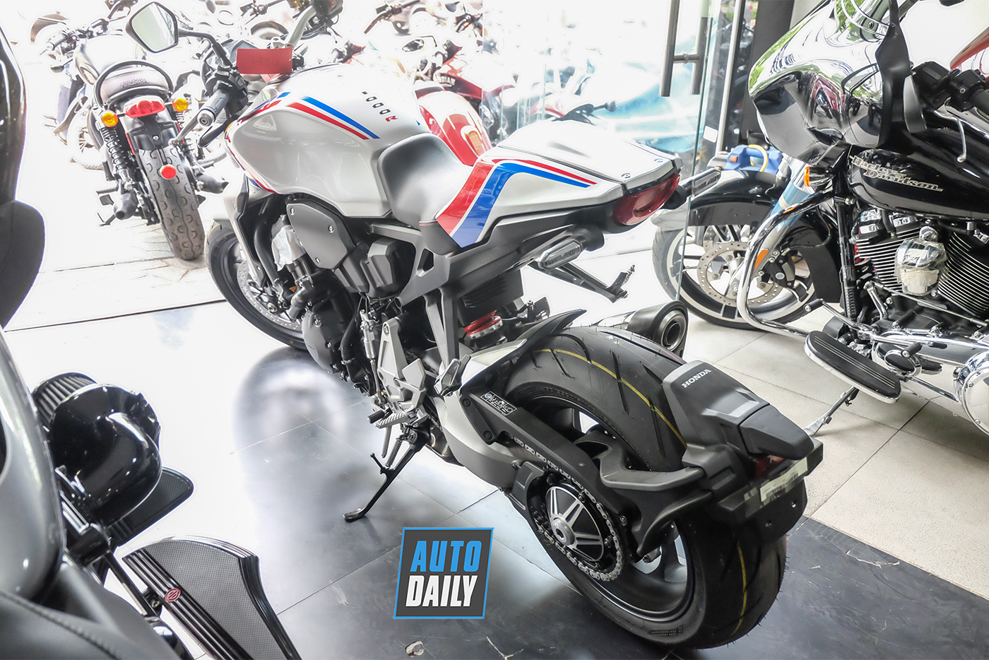 honda-cb1000r-plus-limited-edition-2019-5.jpg