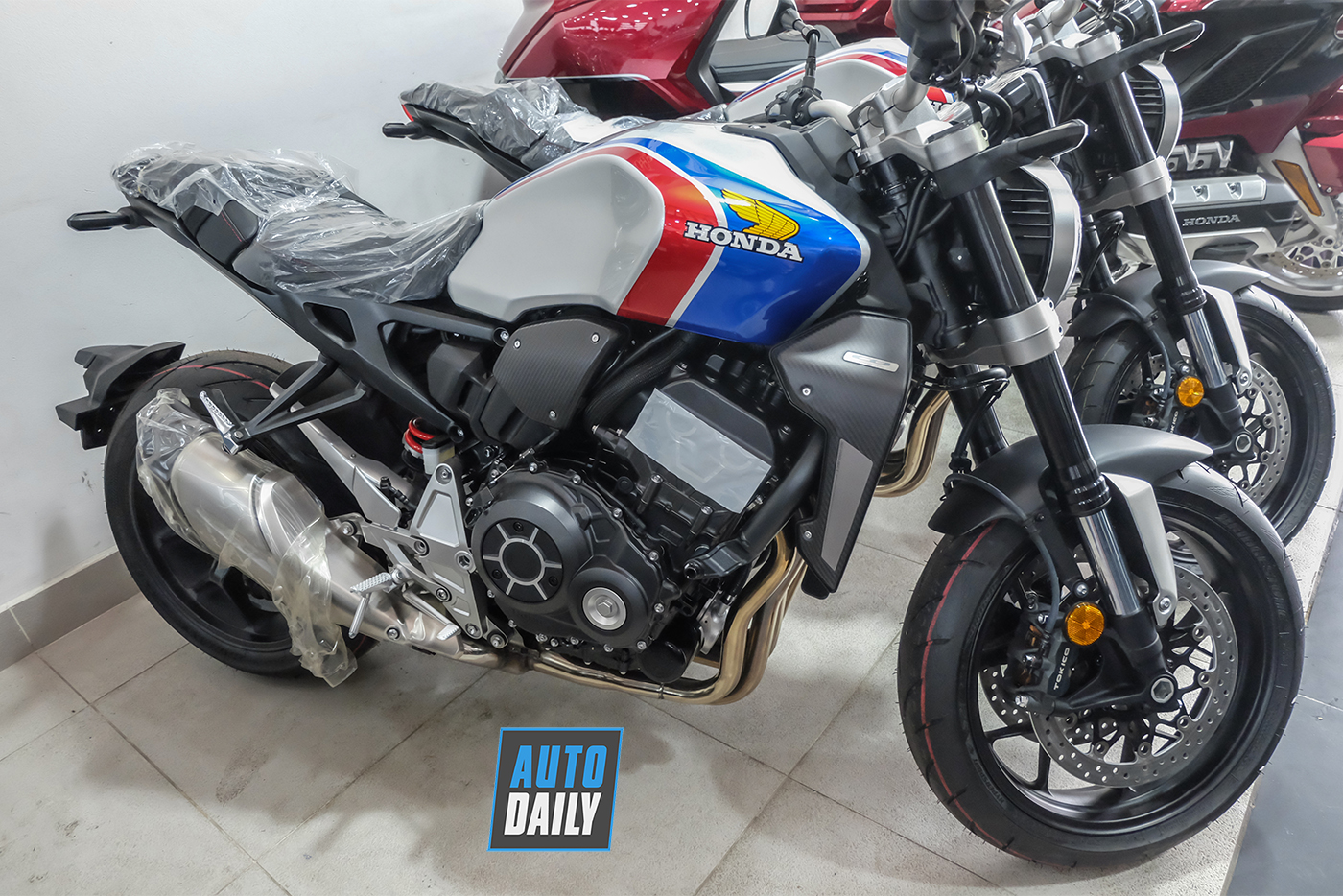 honda-cb1000r-plus-limited-edition-2019-7.jpg