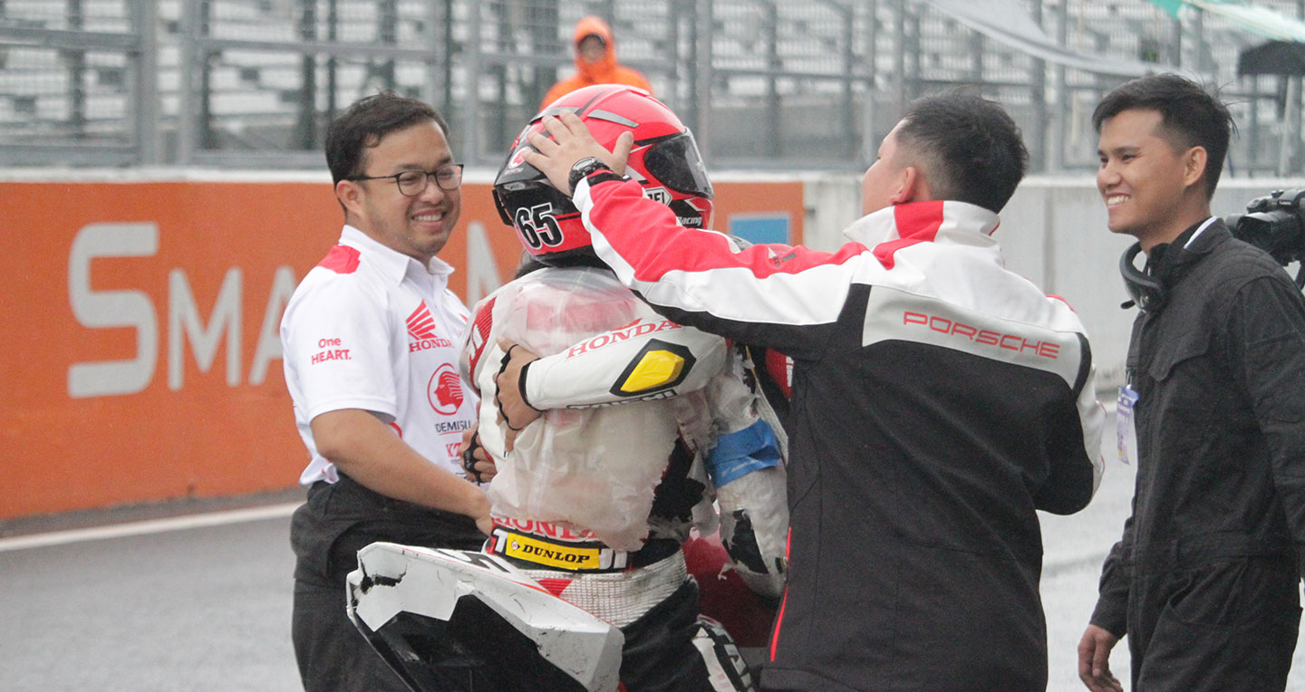 Đua 4 giờ liên tục, Honda Racing Vietnam cán đích ở vị trí 22/46 đội
