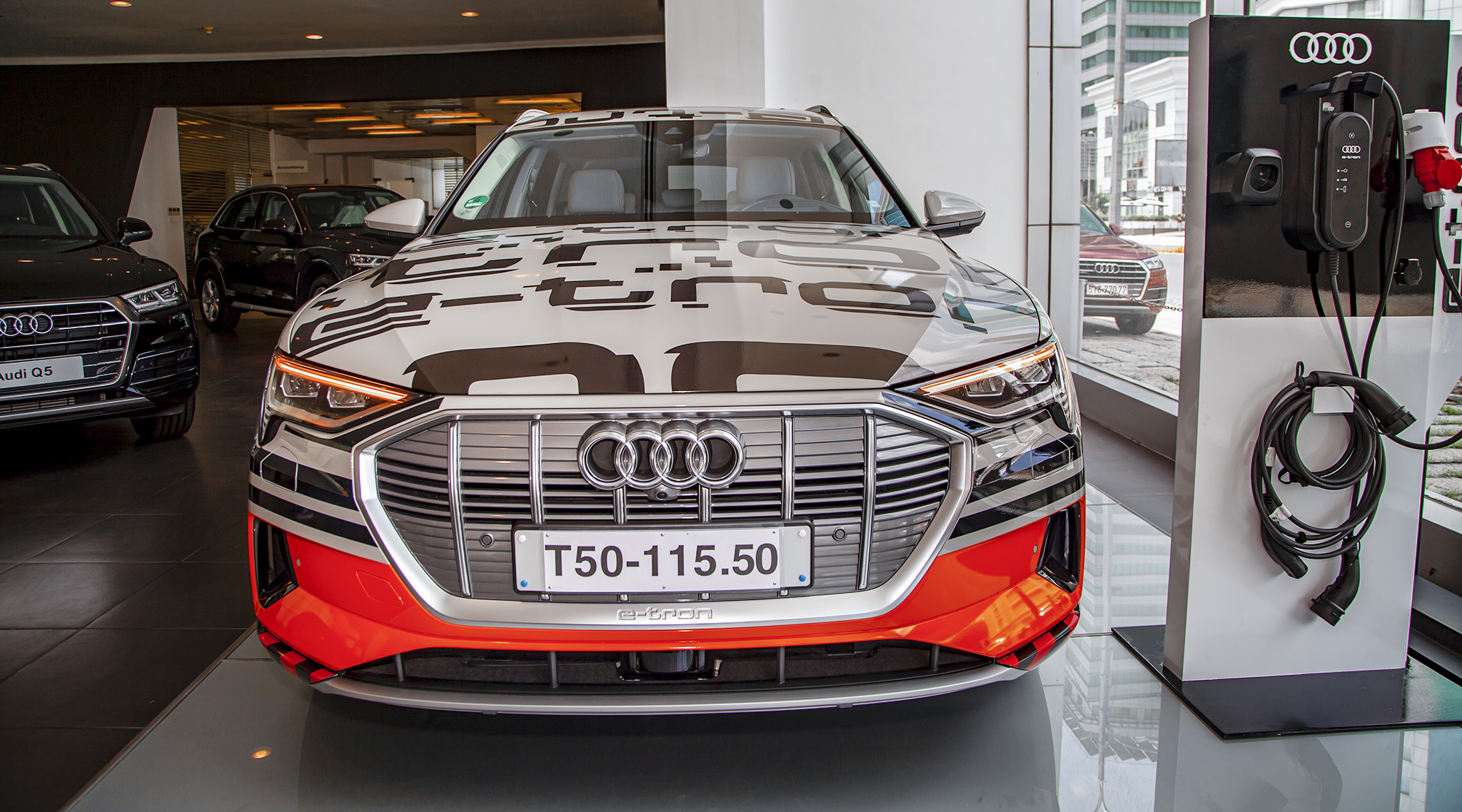 Chiêm ngưỡng xe Audi chạy hoàn toàn bằng điện tại Việt Nam