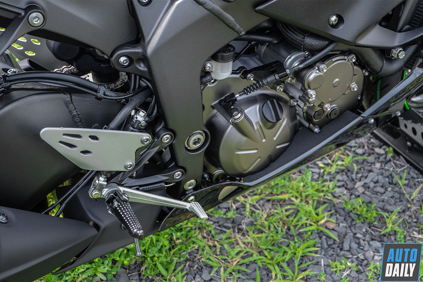 kawasaki-ninja-zx-6r-2019-19.jpg