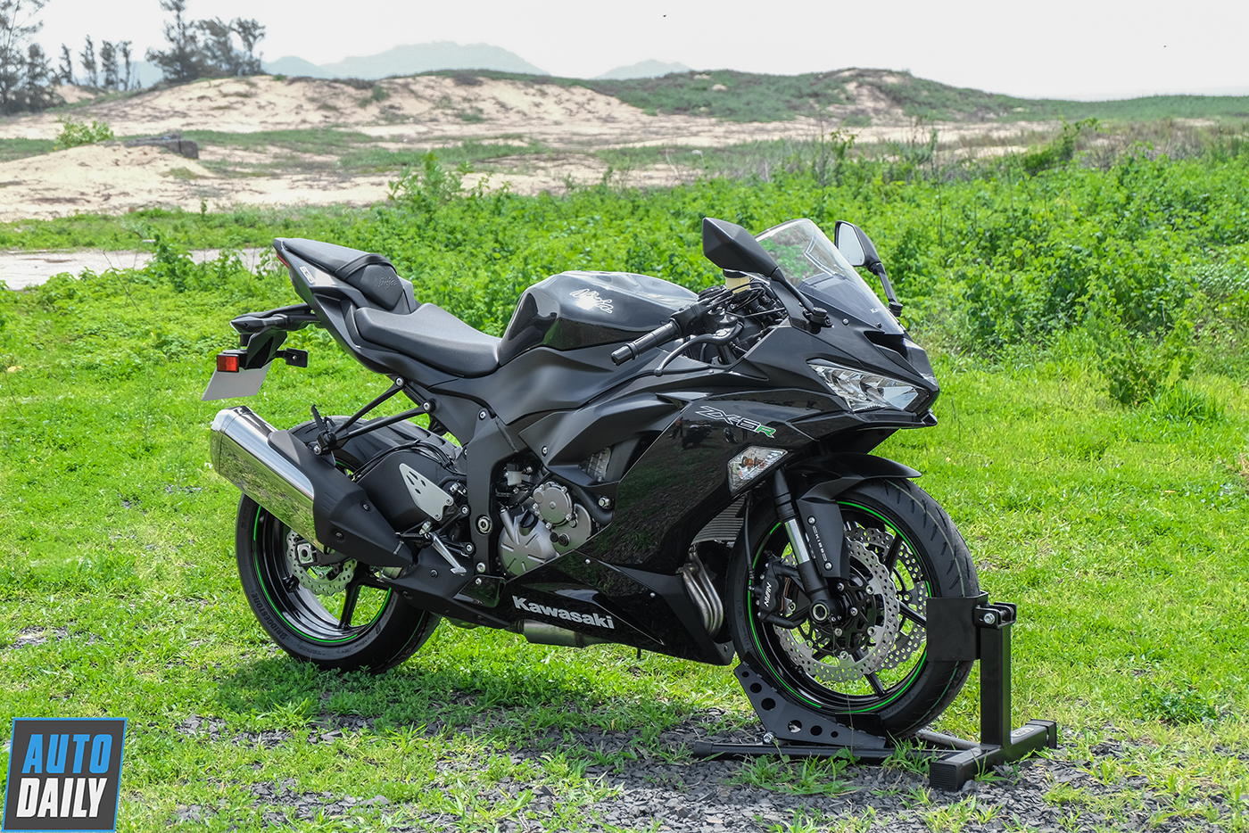 kawasaki-ninja-zx-6r-2019-12.jpg